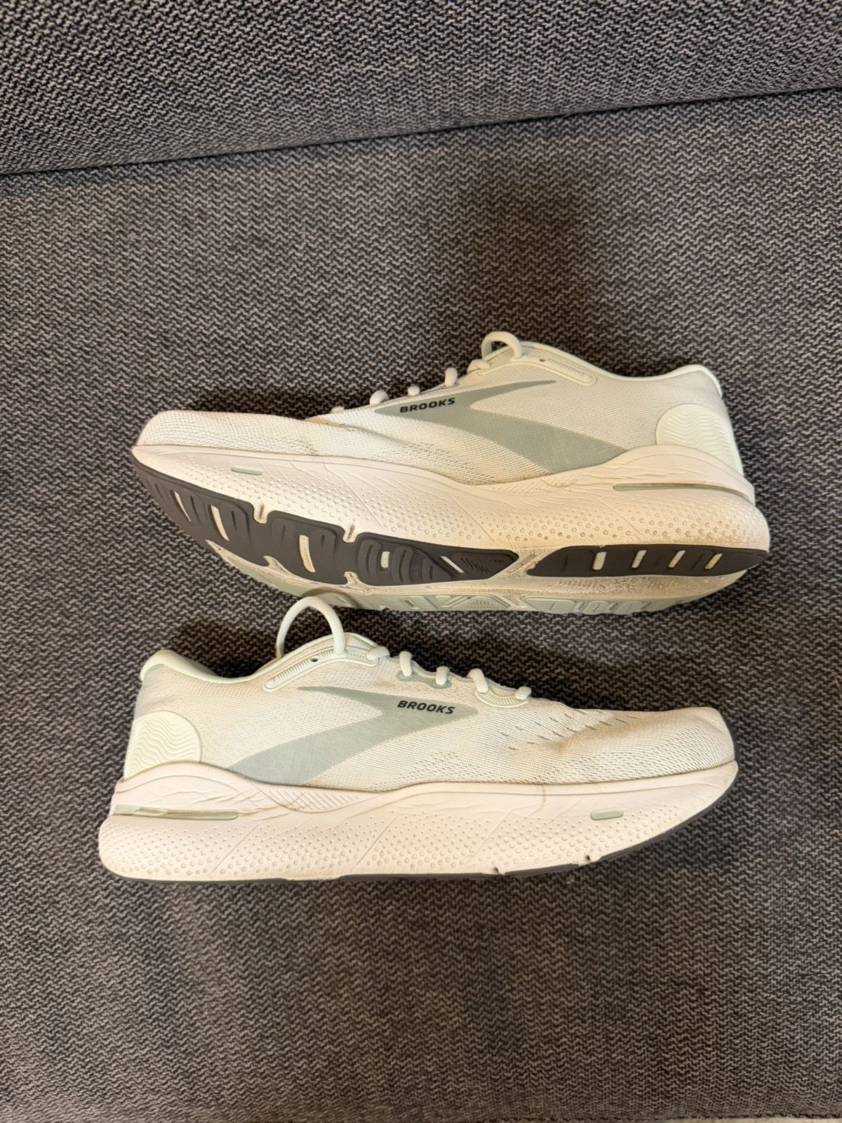 Brooks Brooks Ghost Max 2 | 10.5 Mens Size US 10.5 / EU 43-44 - 2 Thumbnail