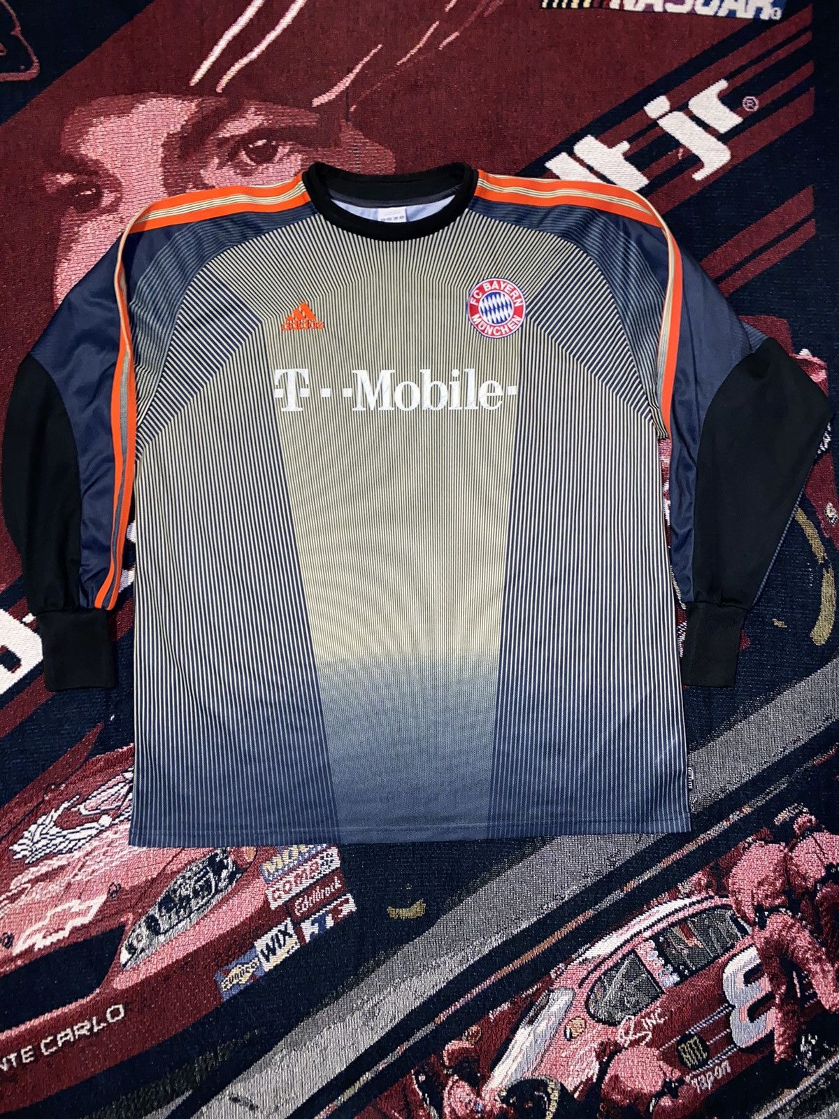 image of 2003 Adidas Bayern Munich Oliver Kahn Goalkeeper Jersey, Men's (Size XL)