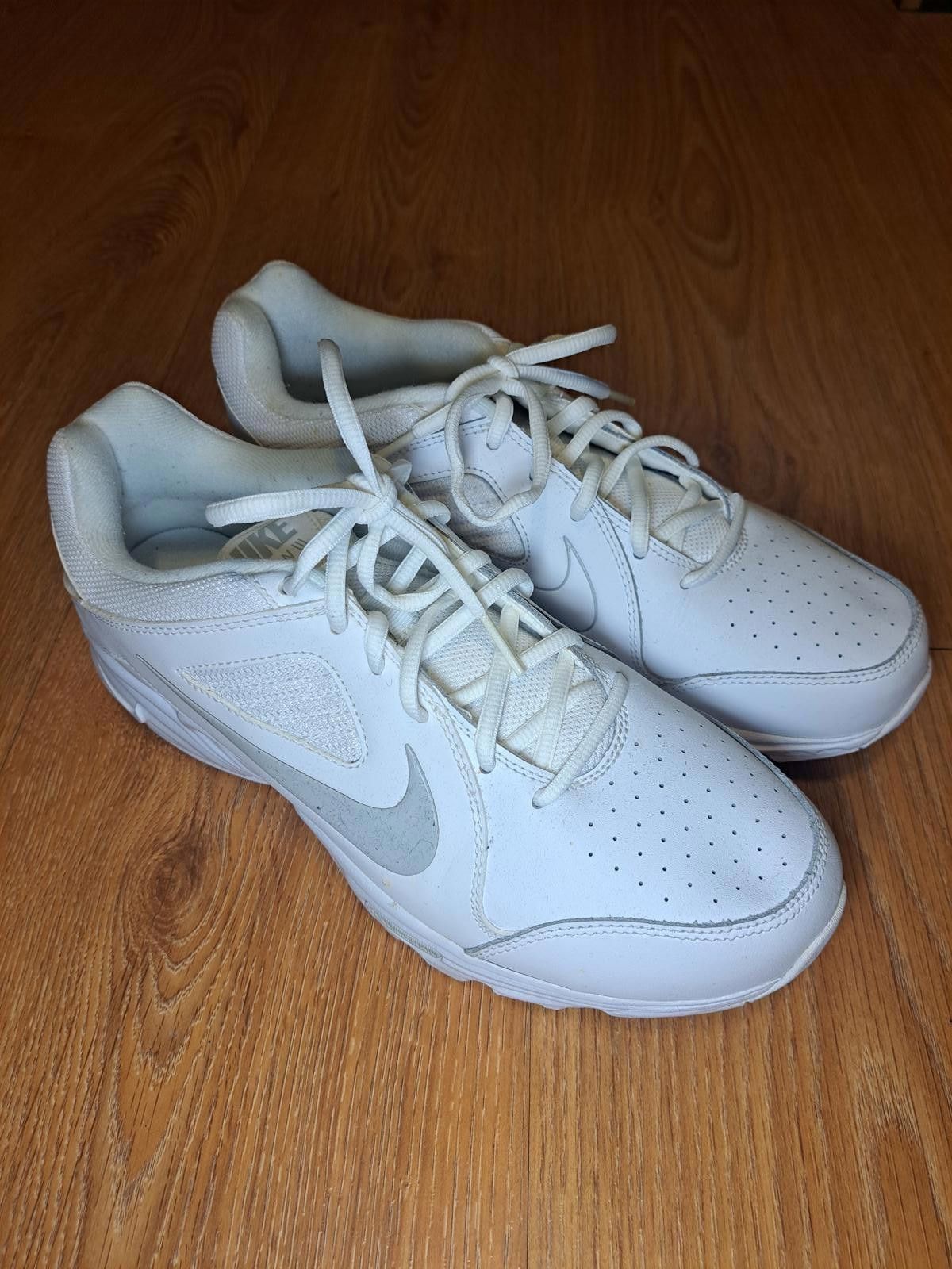 Nike Nike View 3 Mens Shoes 8.5 White Athletic Size US 8.5 / EU 41-42 - 1 Thumbnail
