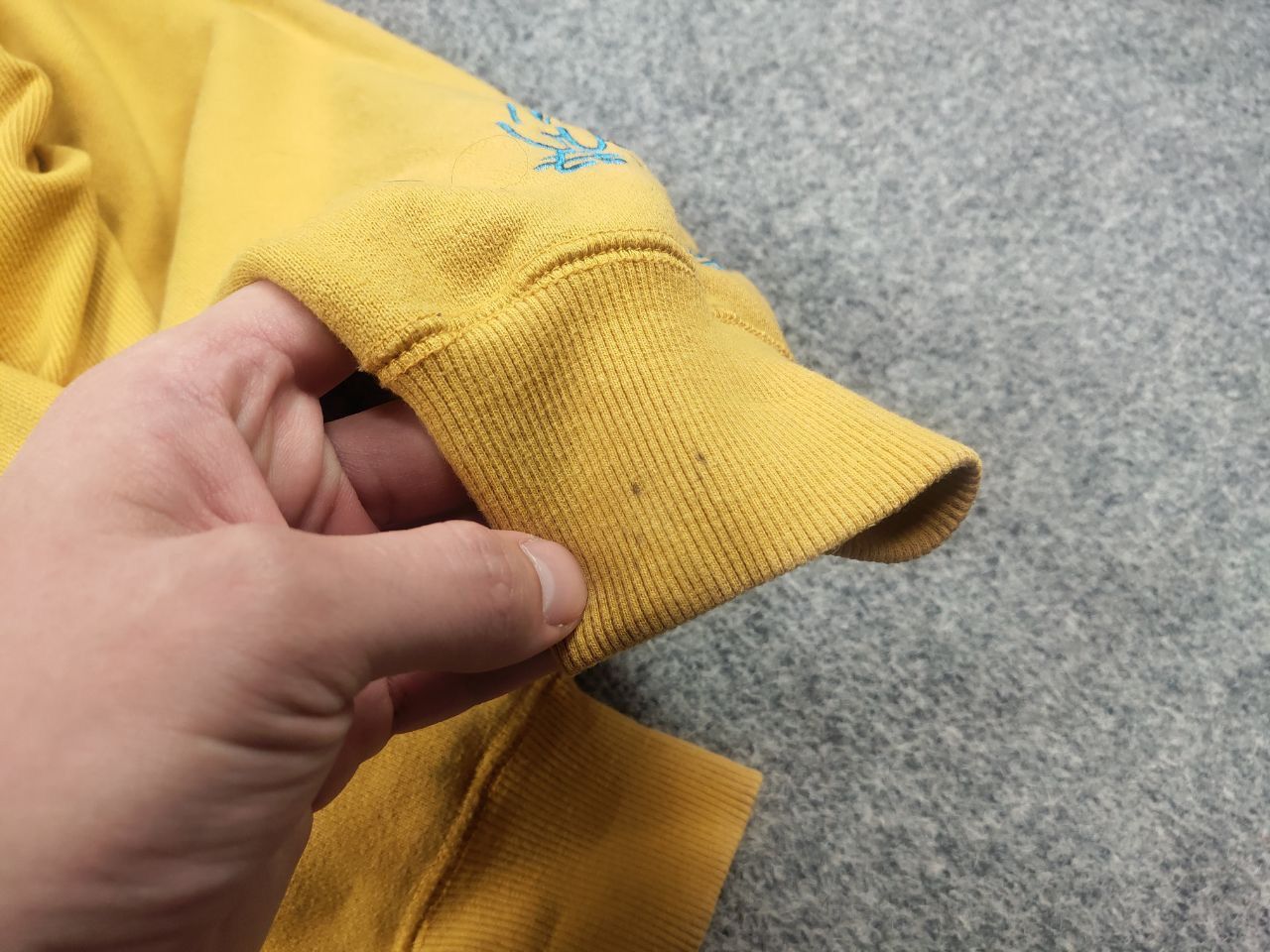 Vintage PHUG Yellow Embroidered volumetric logo PHUGGERS Sweatshirt Size US M / EU 48-50 / 2 - 11 Thumbnail