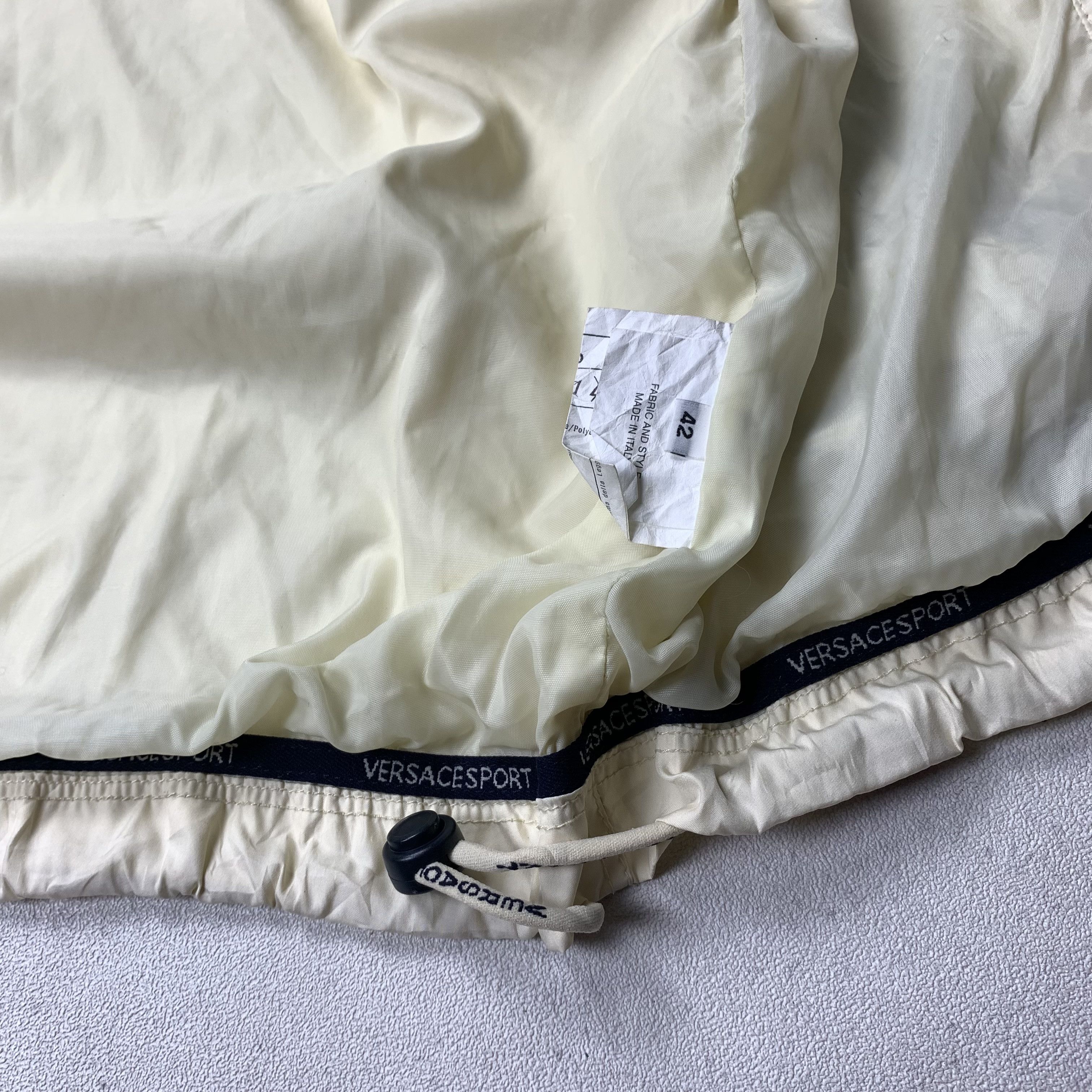 Versace 90s Versace Sport Windbreaker Jacket Size US S / EU 44-46 / 1 - 11 Thumbnail