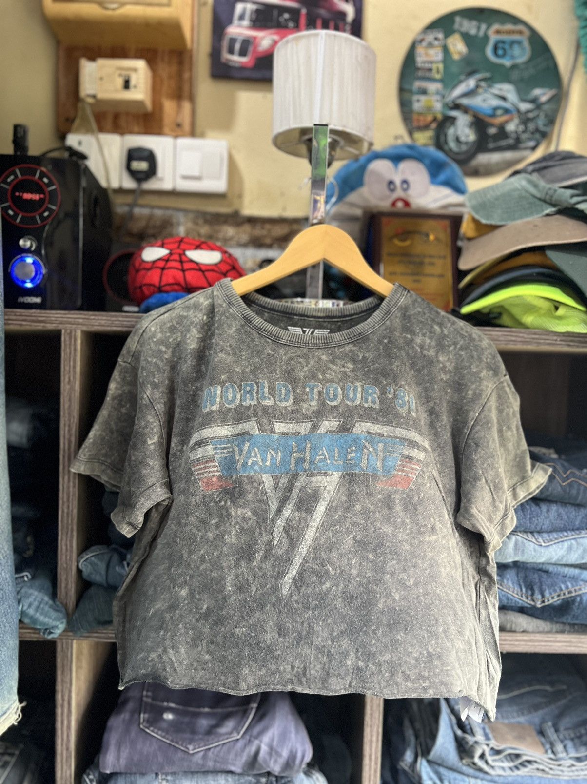 American Eagle Outfitters 🔥American Eagle Outfitters Van Halen Kick Ass Cropped Tees Size US M / EU 48-50 / 2 - 1 Thumbnail