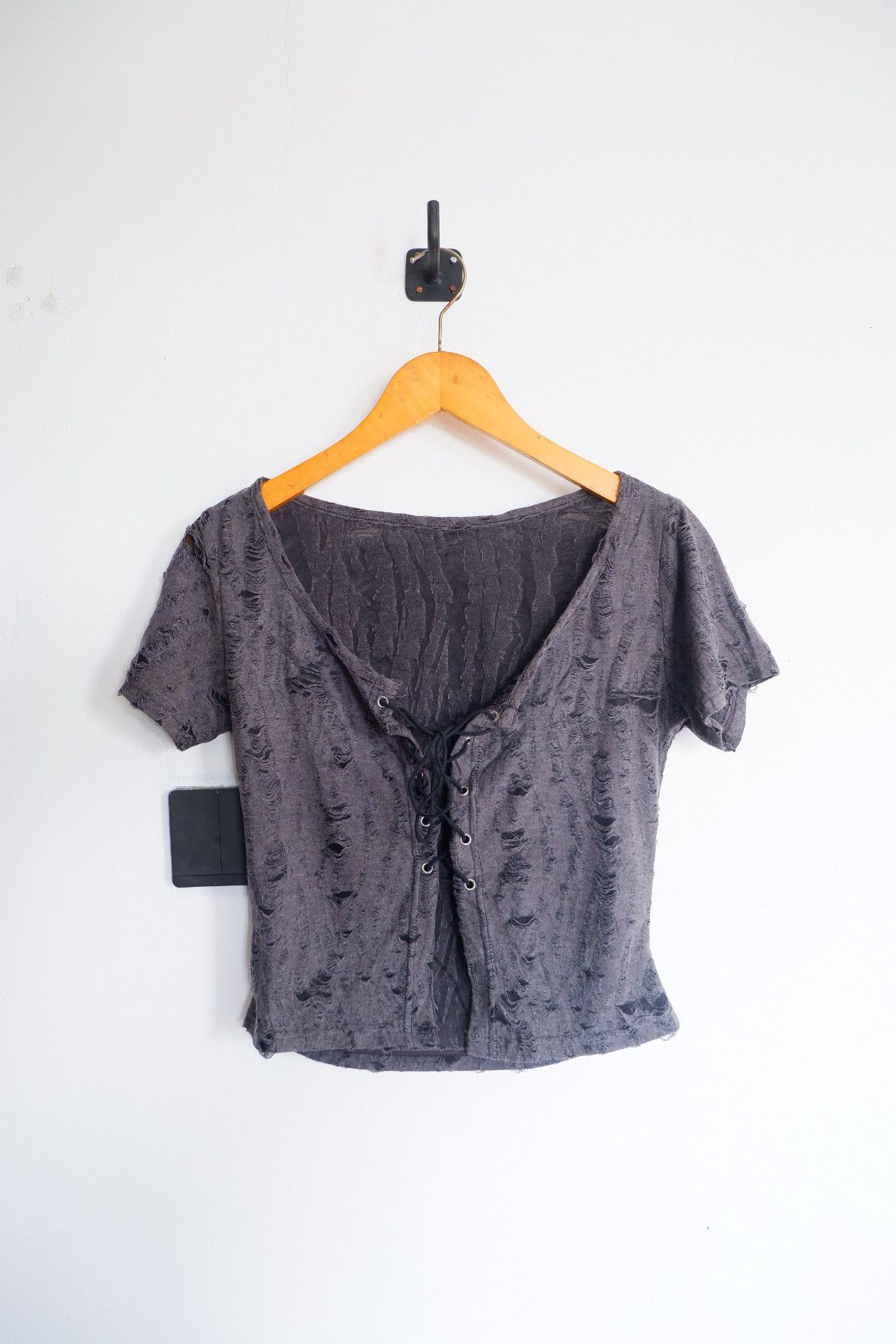 If Six Was Nine Vintage Distressed Lace Up Cropped T shirt Size US S / EU 44-46 / 1 - 1 Thumbnail