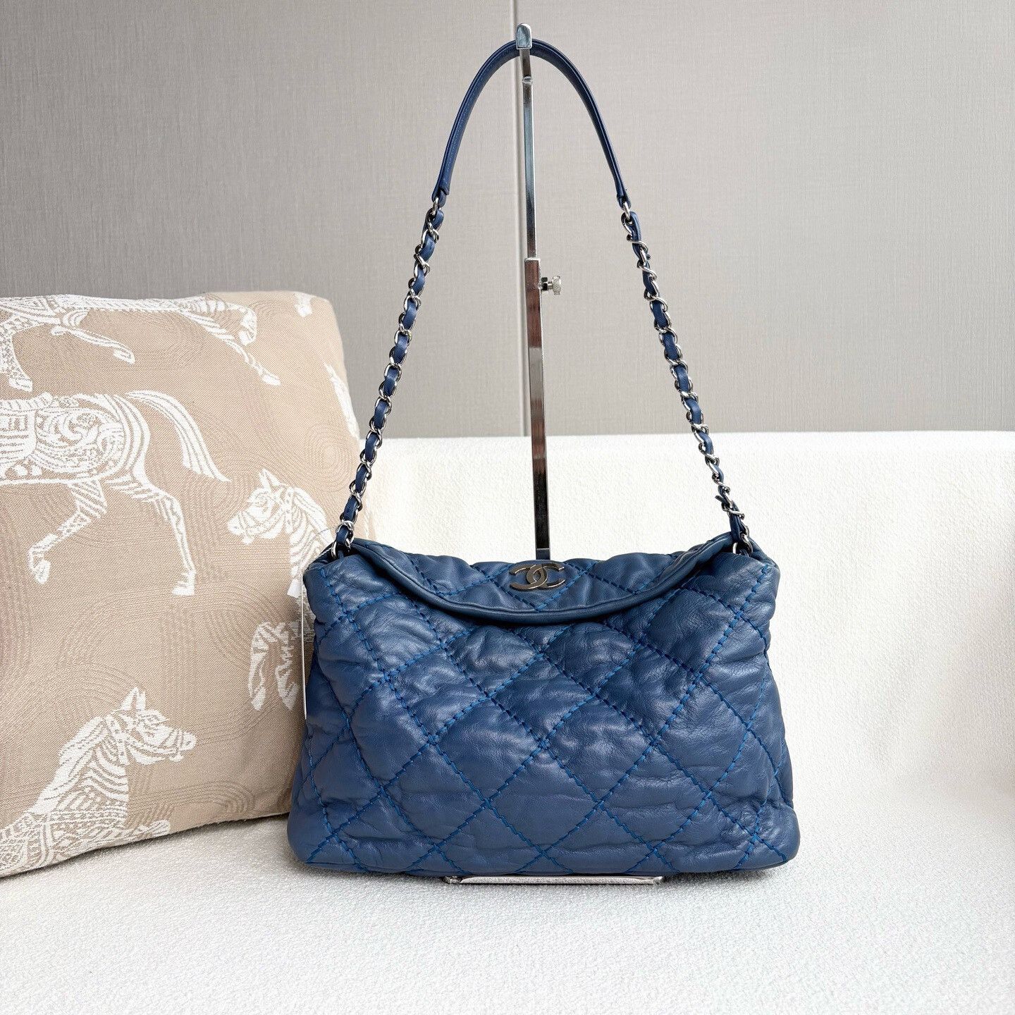 Chanel Pre-loved Bag Very good condition Size ONE SIZE - 1 Thumbnail