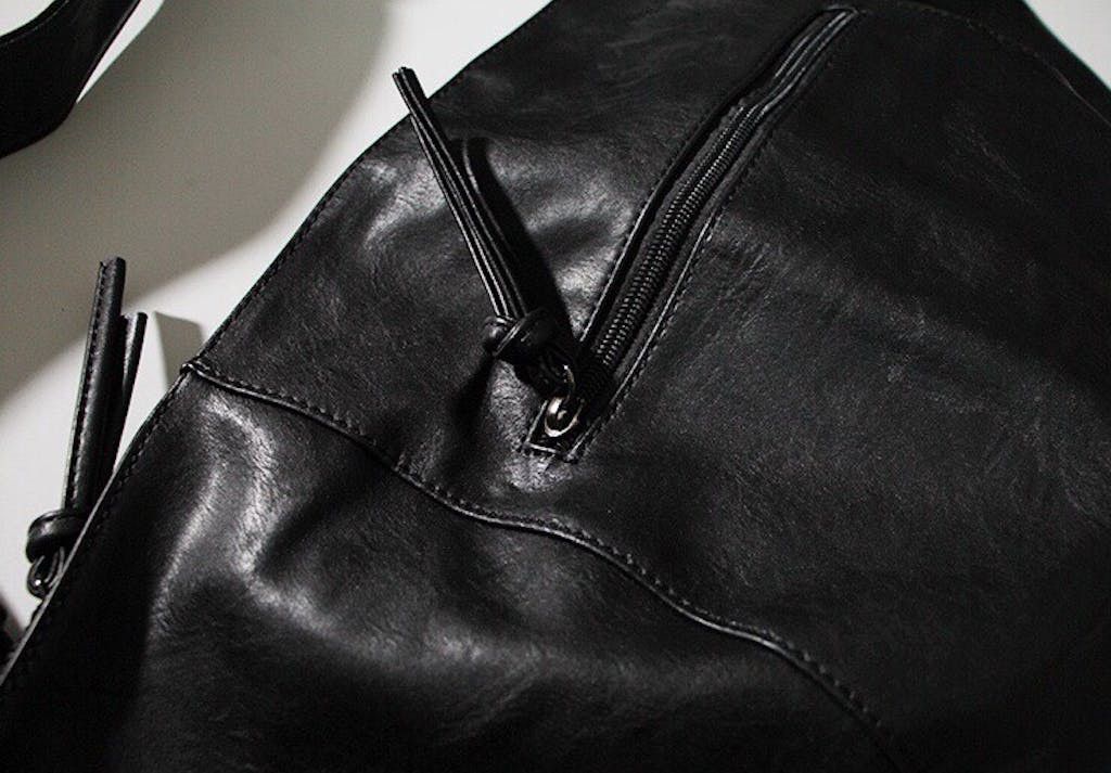Japanese Brand × Vintage Faux leather sling side bag fanny pack Size ONE SIZE - 4 Thumbnail