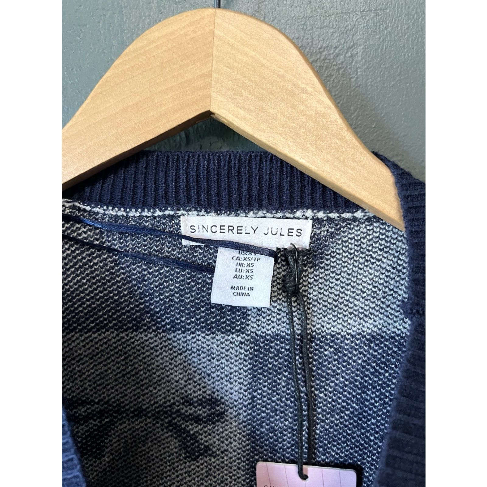 Vintage Sincerely Jules Womens Blue Cropped Pullover Sweatshirt Bow Tie Graphic XS Sweatshirt Pullover Bow Tie Blue Womens XS Size XS / US 0-2 / IT 36-38 - 3 Thumbnail