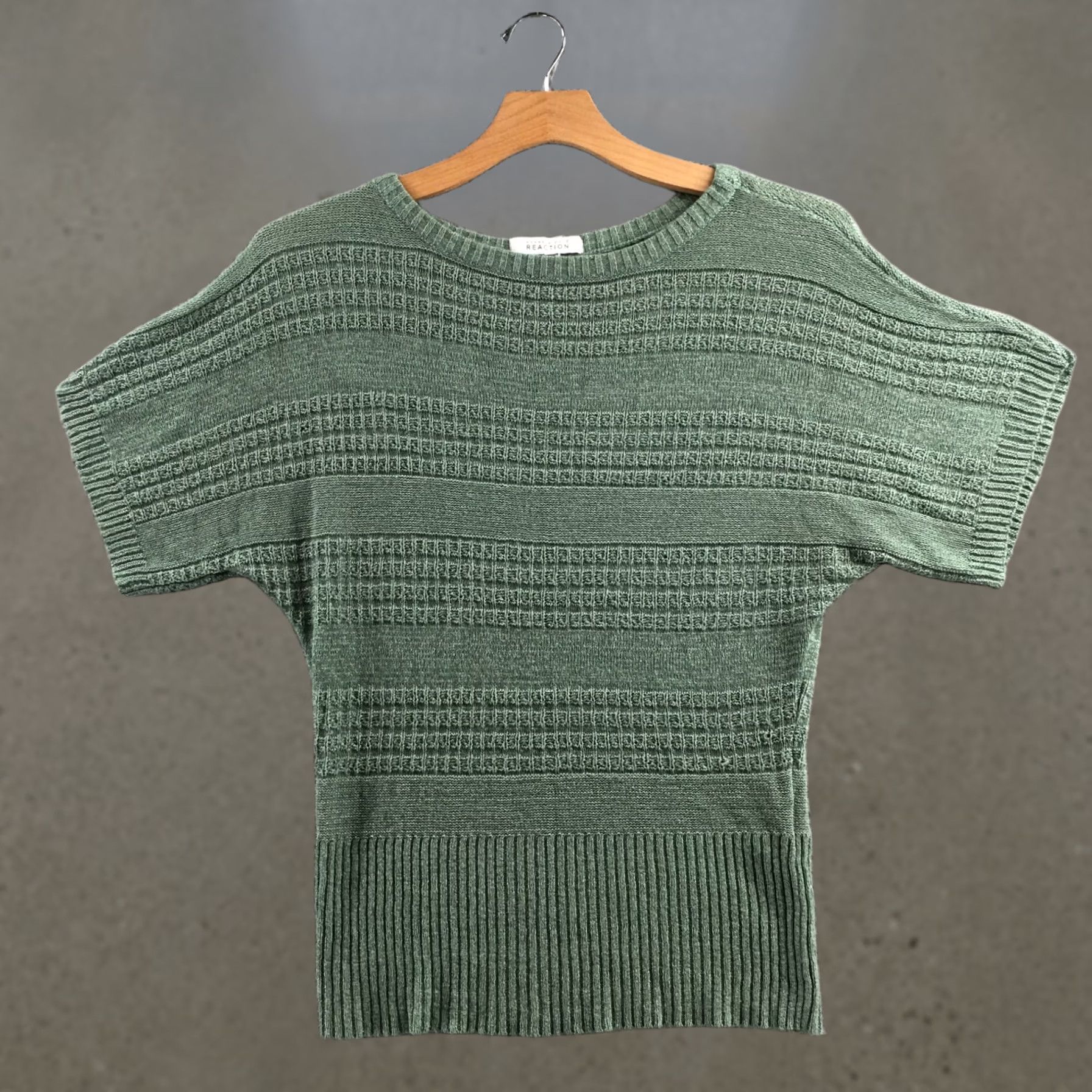 Kenneth Cole Kenneth Cole Reaction Sweater 38 Green Short Sleeve Knit Tencel Pullover Women Size XS / US 0-2 / IT 36-38 - 1 Thumbnail
