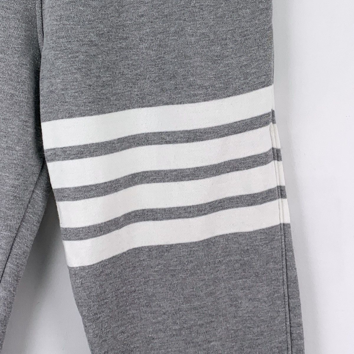 Thom Browne THOM BROWNE Grey Classic Four-Stripe Sweatpants K26WX Size 26" / US 2 / IT 38 - 4 Thumbnail
