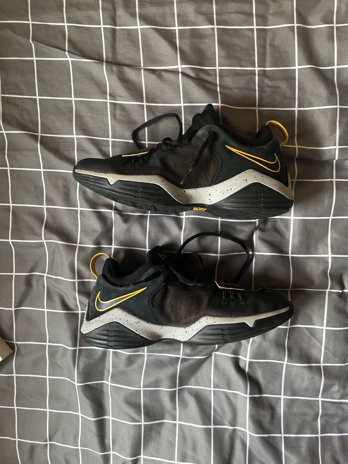 Nike PG1 Black University Gold Size 7Y Size US 7 / EU 40 - 2 Thumbnail