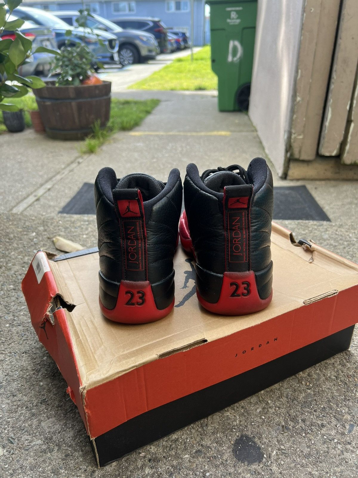 Jordan Brand × Nike Flu Game 12’s Size US 8.5 / EU 41-42 - 3 Thumbnail