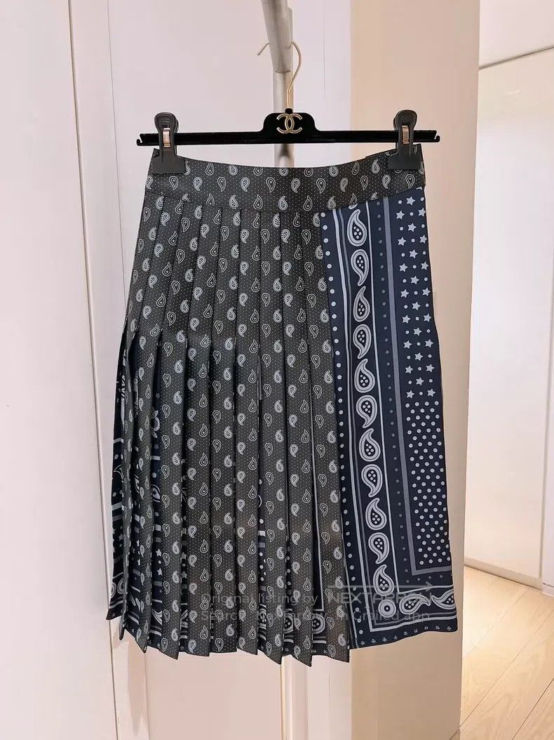 Other Hermes Silk and Leather Printed Pleated Skirt Size 42" / US 20 - 1 Thumbnail