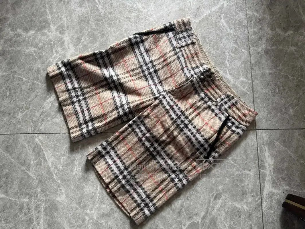 Burberry Burberry Women's Khaki Wool Blend Shorts. Size 23" - 1 Thumbnail