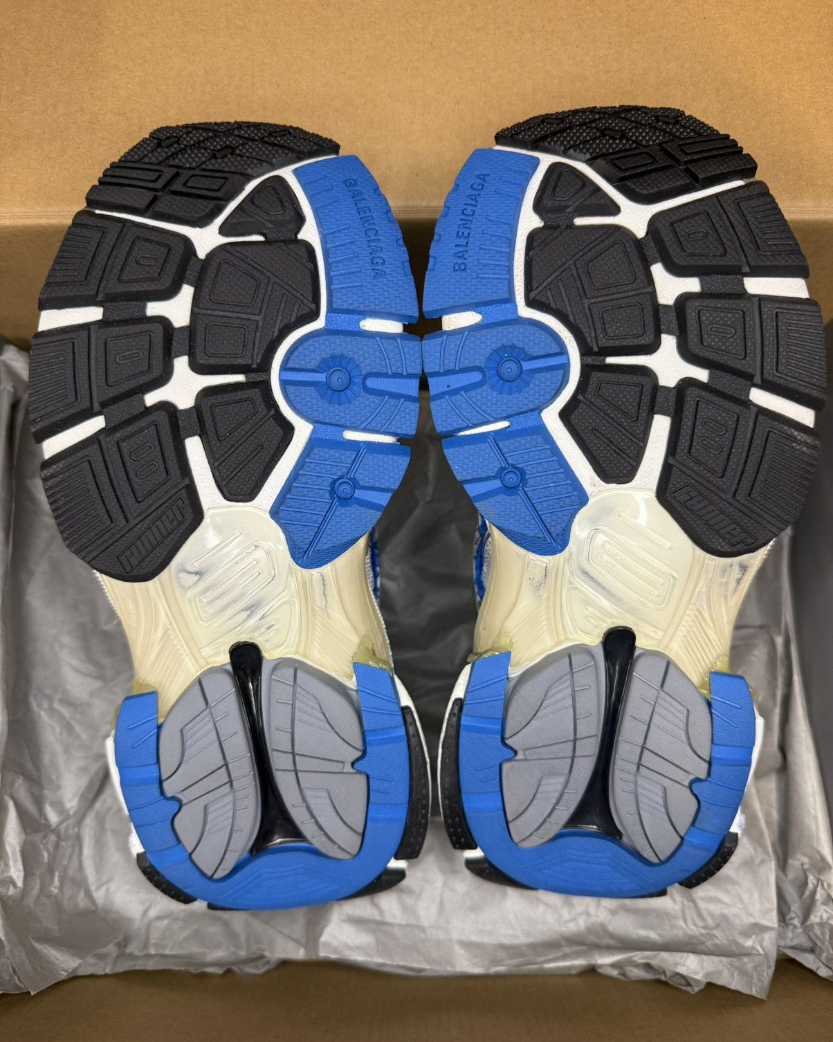 Balenciaga Balenciaga Runner Sneaker (Blue/White) Size US 4 / IT 34 - 6 Thumbnail