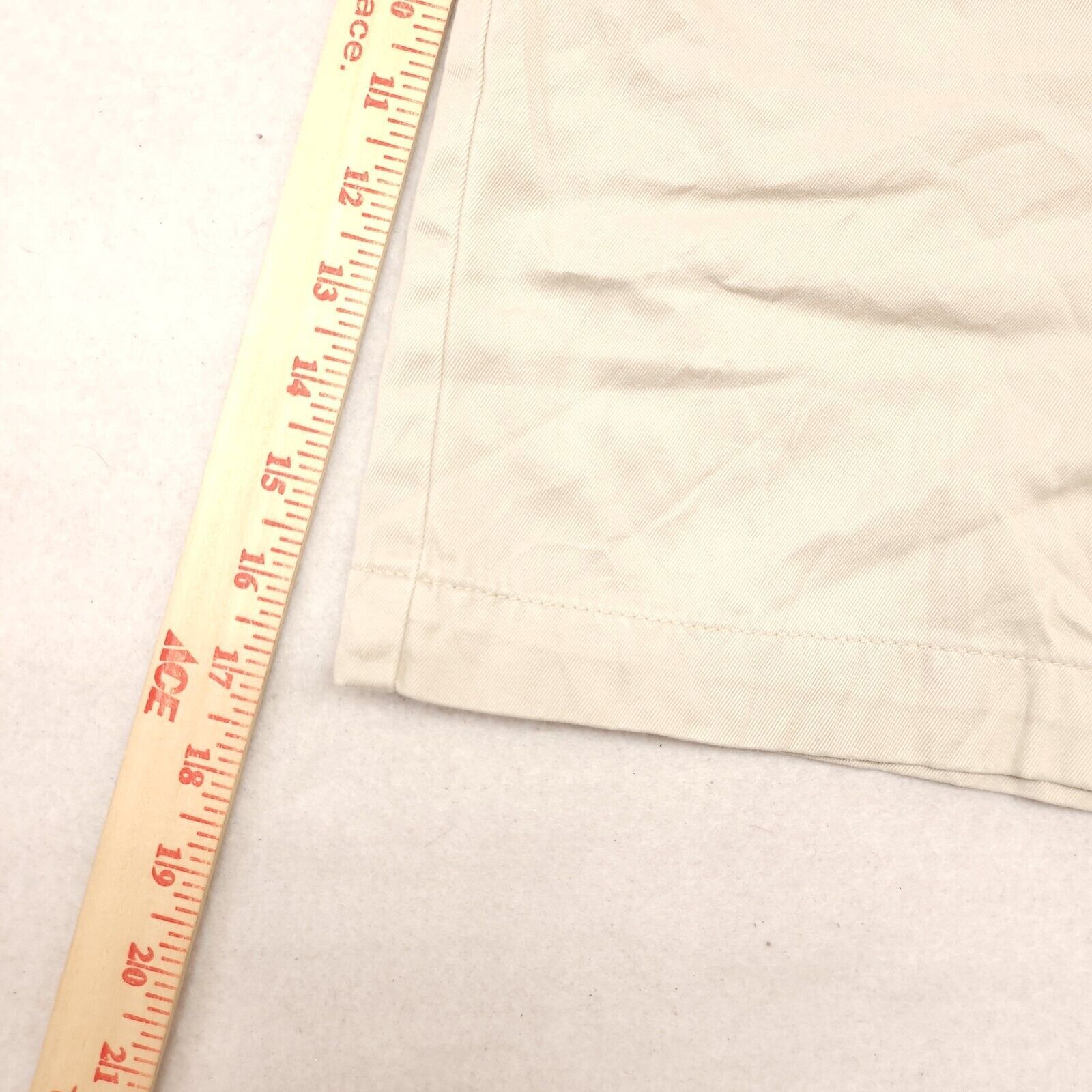 Banana Republic Banana Republic Chino Short Shorts Womens Size 14 Beige Size 36" / US 14 / IT 50 - 8 Thumbnail
