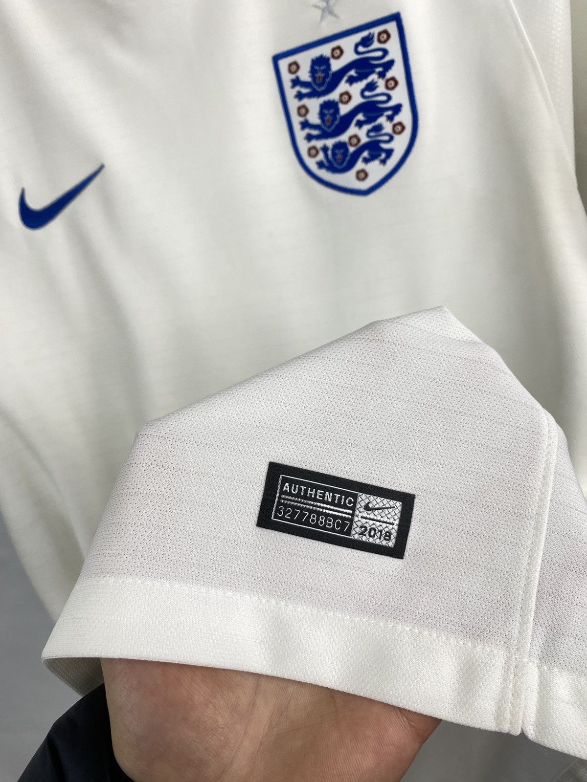 Nike 🏴󠁧󠁢󠁥󠁮󠁧󠁿 2018 Nike England Soccer Jersey T-Shirt Rare Retro Hype Size US L / EU 52-54 / 3 - 7 Thumbnail
