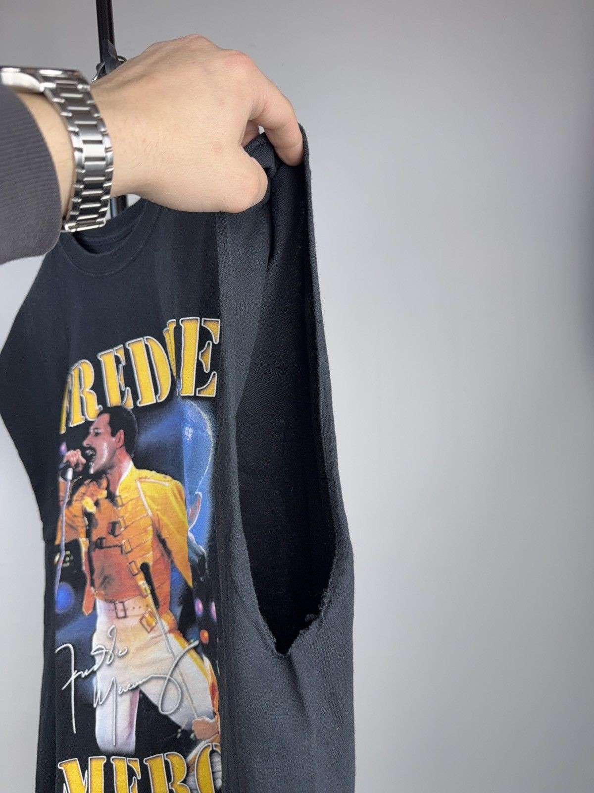 Vintage 2019 Freddie Mercury Official Band Tee Cut Off Graphic XL Size US XL / EU 56 / 4 - 4 Thumbnail