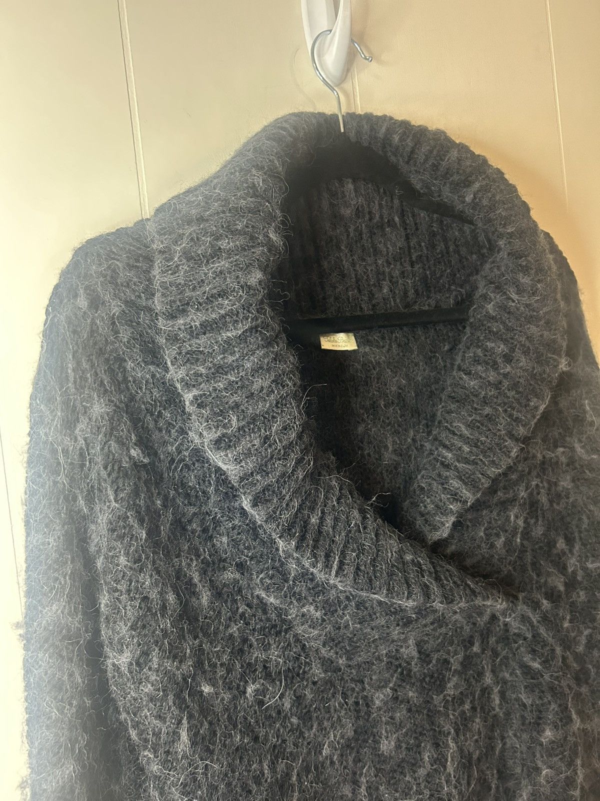Aritzia Talula Babaton Wool/Alpaca, Sz M, V Neck Long Sleeve Sweater Size M / US 6-8 / IT 42-44 - 2 Thumbnail