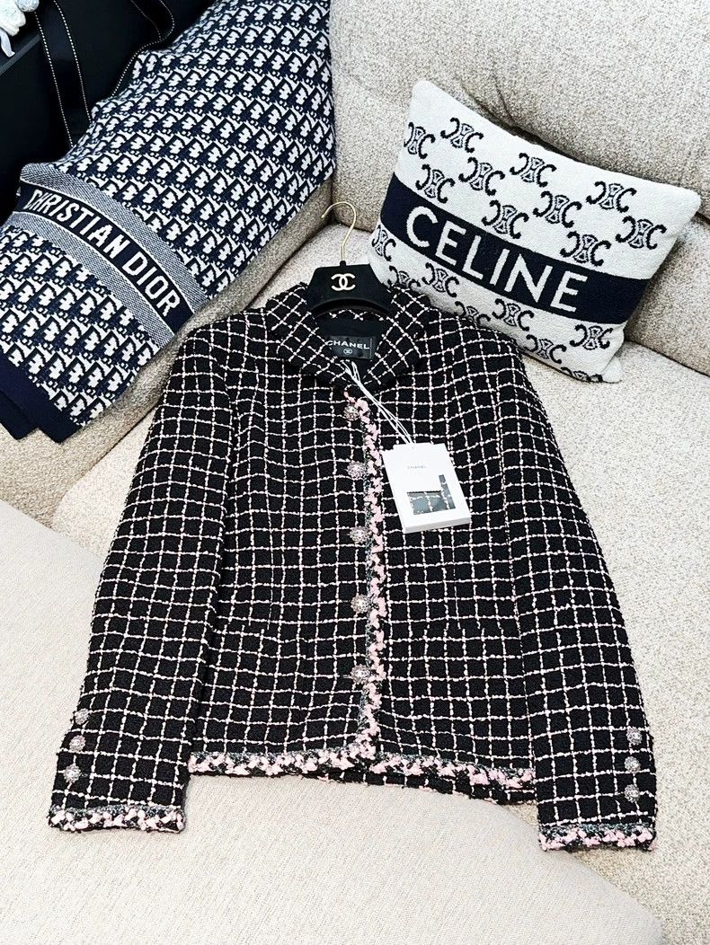 Chanel Chanel 23K autumn and winter black pink camellia diamond b Size S / US 4 / IT 40 - 1 Thumbnail