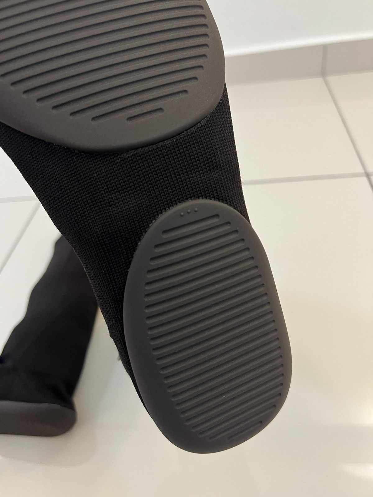 Yeezy Yeezy Pods Black Size US 12 / EU 45 - 9 Thumbnail