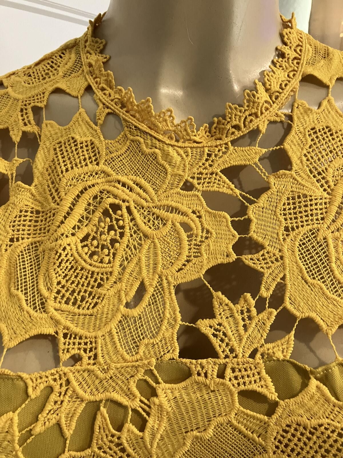 Lulus Boutique Lulus Mustard Yellow Lace Floral Dress Size Small Size S / US 4 / IT 40 - 3 Thumbnail