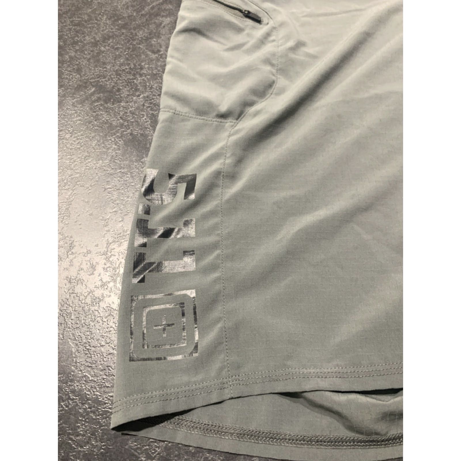 Vintage 5.11 Tactical Men’s Board Shorts Size 40 Gray Quick Dry Swim Trunks with Pockets Lightweight Size US 40 / EU 56 - 2 Thumbnail