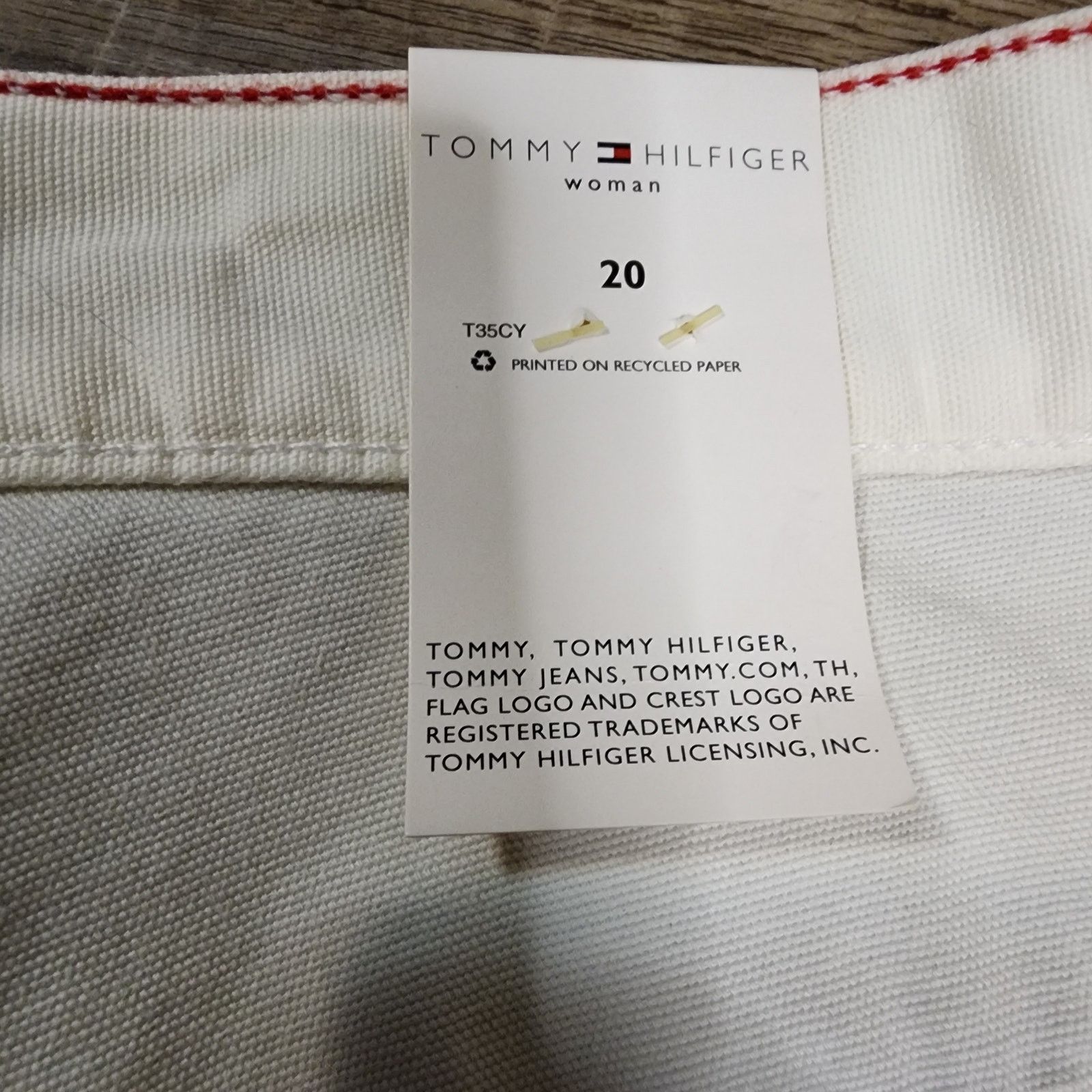 Tommy Hilfiger NWT Tommy Hilfiger womens bermuda shorts offwhite sz20 2369 Size 42" / US 20 - 3 Thumbnail