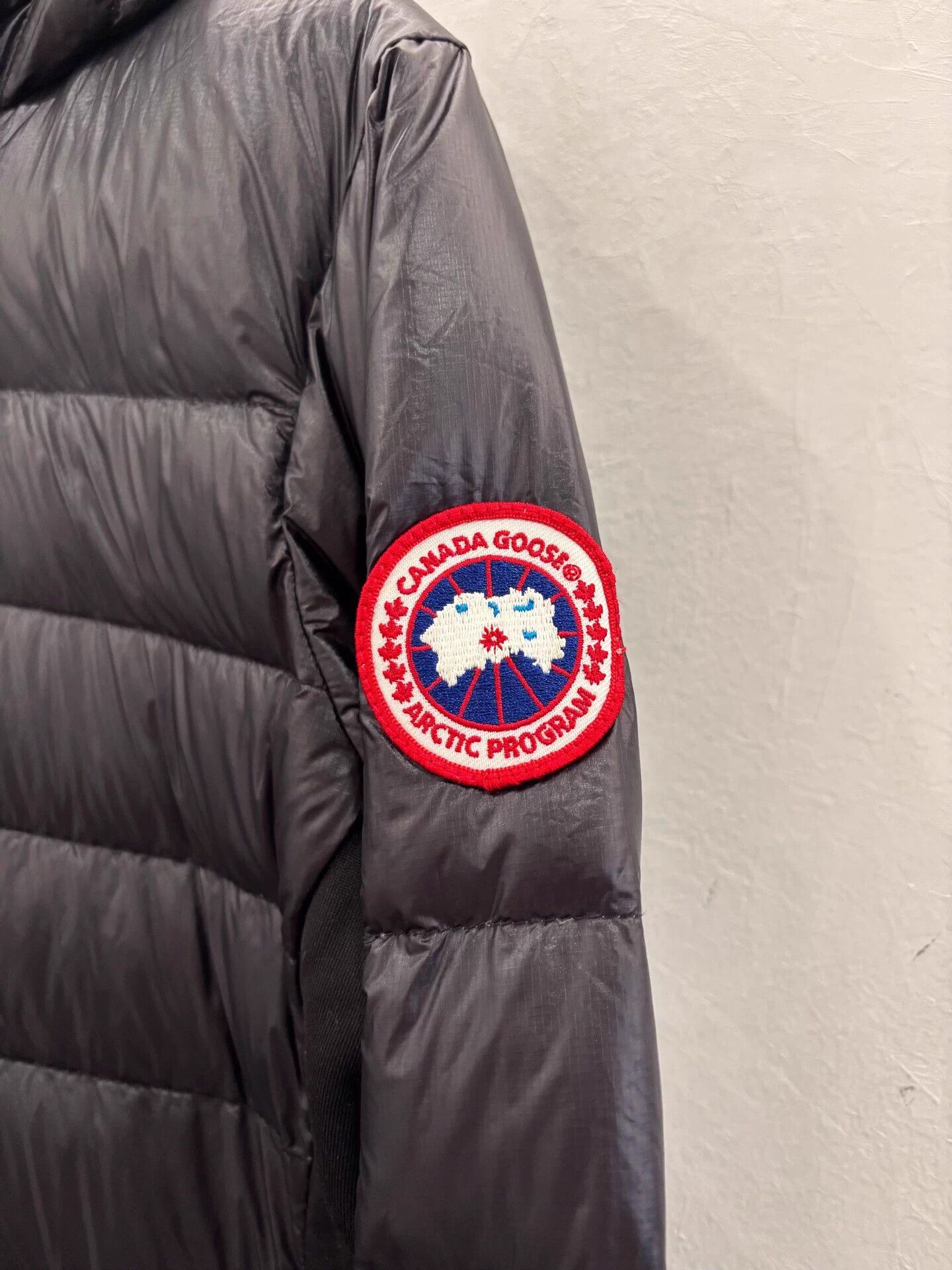 Canada Goose Canada Goose HyBridge wmn new black down coat S red label Size S / US 4 / IT 40 - 4 Thumbnail