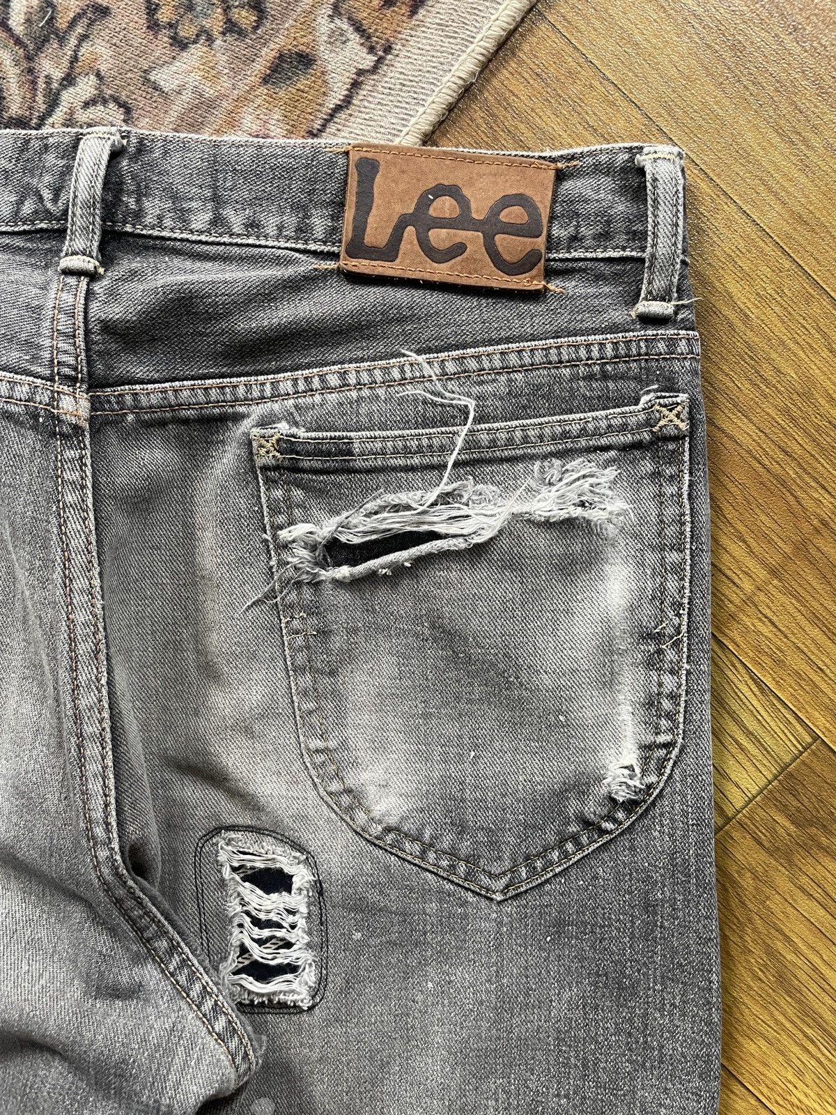 Lee × Vintage Vintage Lee Distressed Denim Size US 33 - 13 Thumbnail