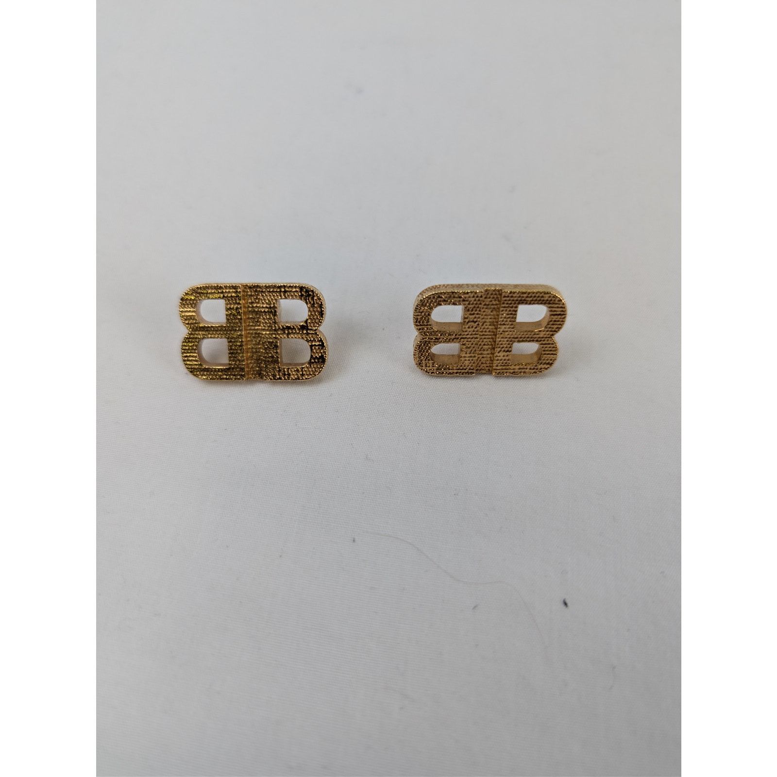Balenciaga o1rshd1 Size: OS / BB Textured Earrings in Golden Size ONE SIZE - 2 Thumbnail