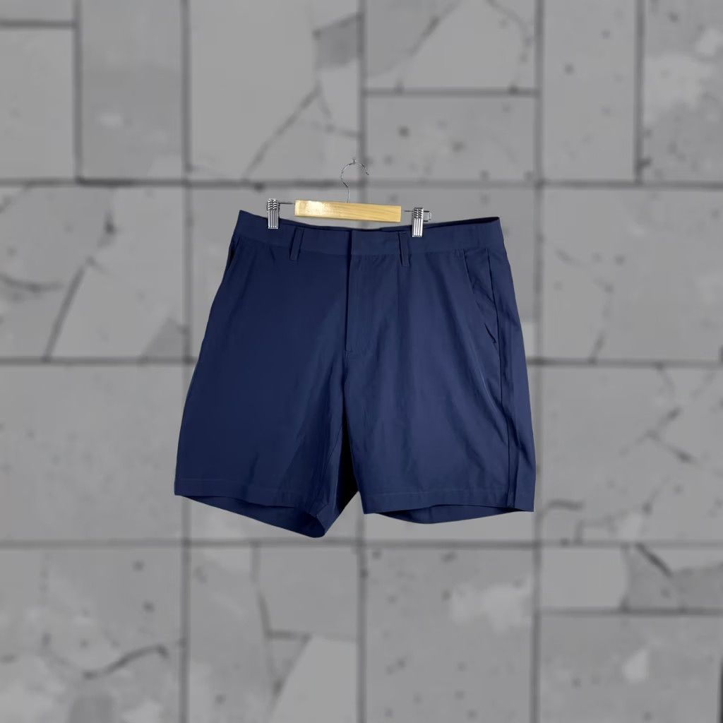 Fabletics Fabletics Shorts Mens Large Blue Chino 7 Inseam Stretch Casual Travel Size US 33 - 1 Thumbnail