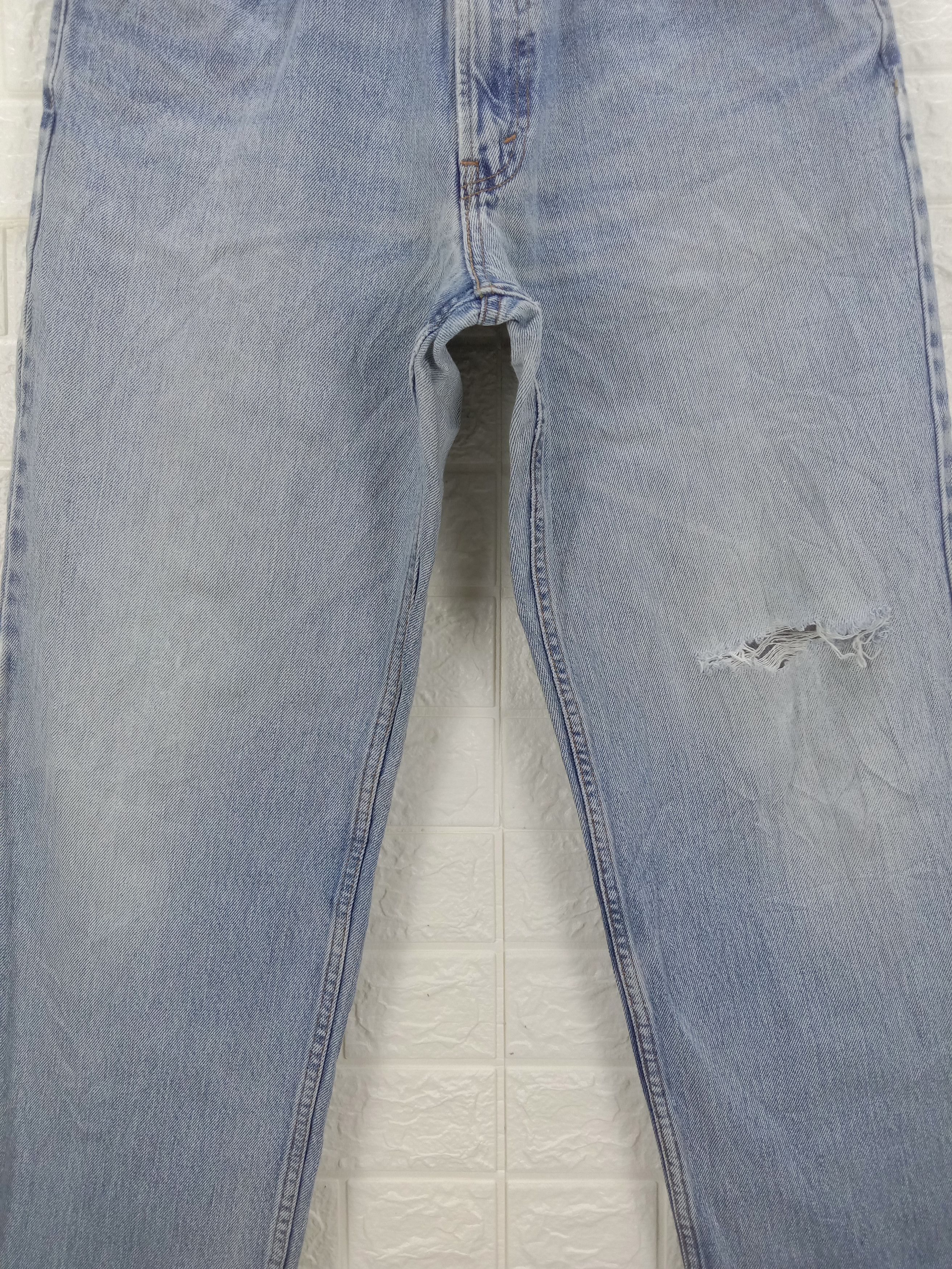 Levi's Vintage Levi's 550 Light Wash Jeans Relaxed Fit Denim Size US 33 - 3 Thumbnail