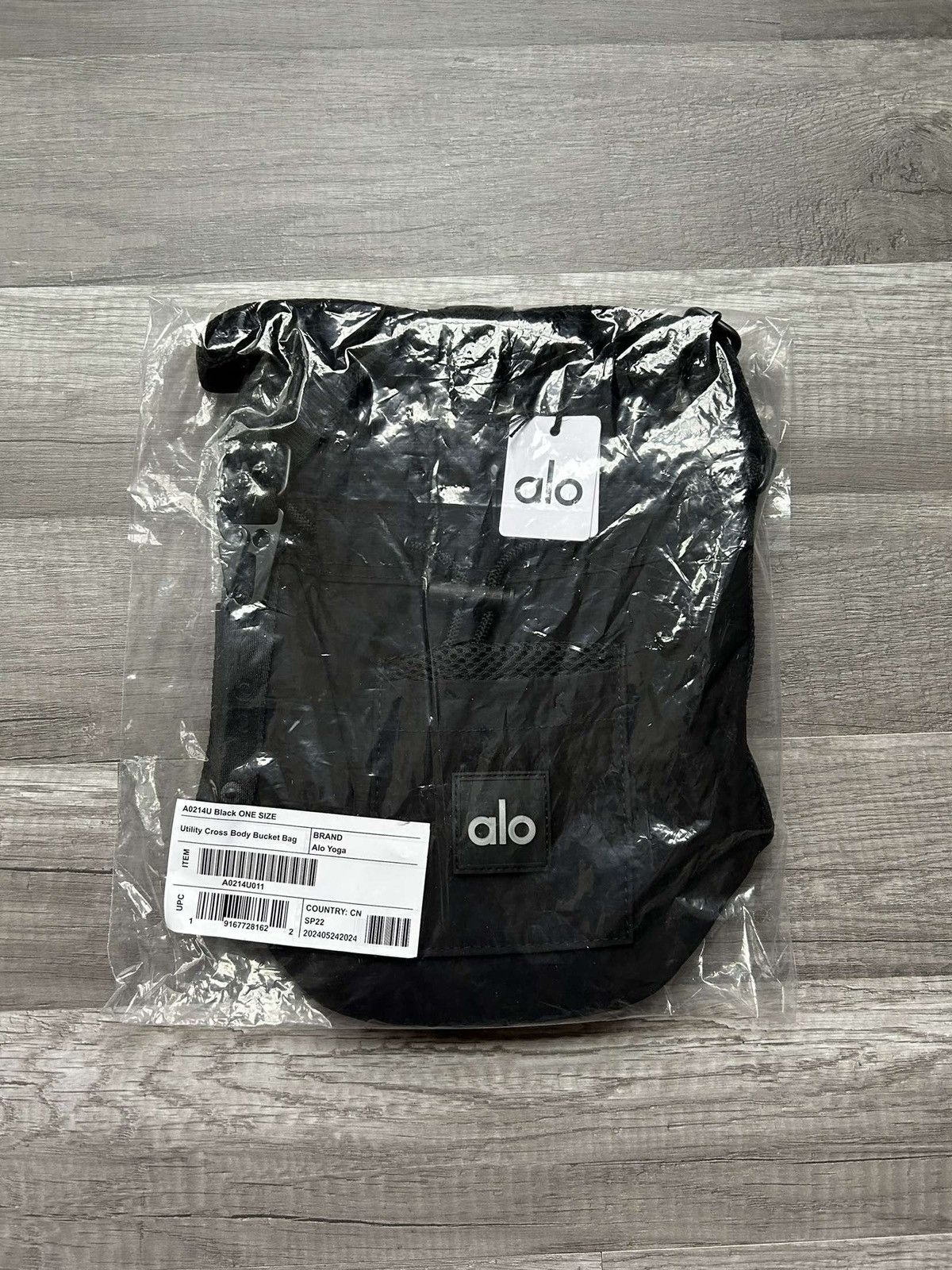 Alo Alo Yoga Crossbody Bucket Bag Black New With Tags Size ONE SIZE - 6 Thumbnail