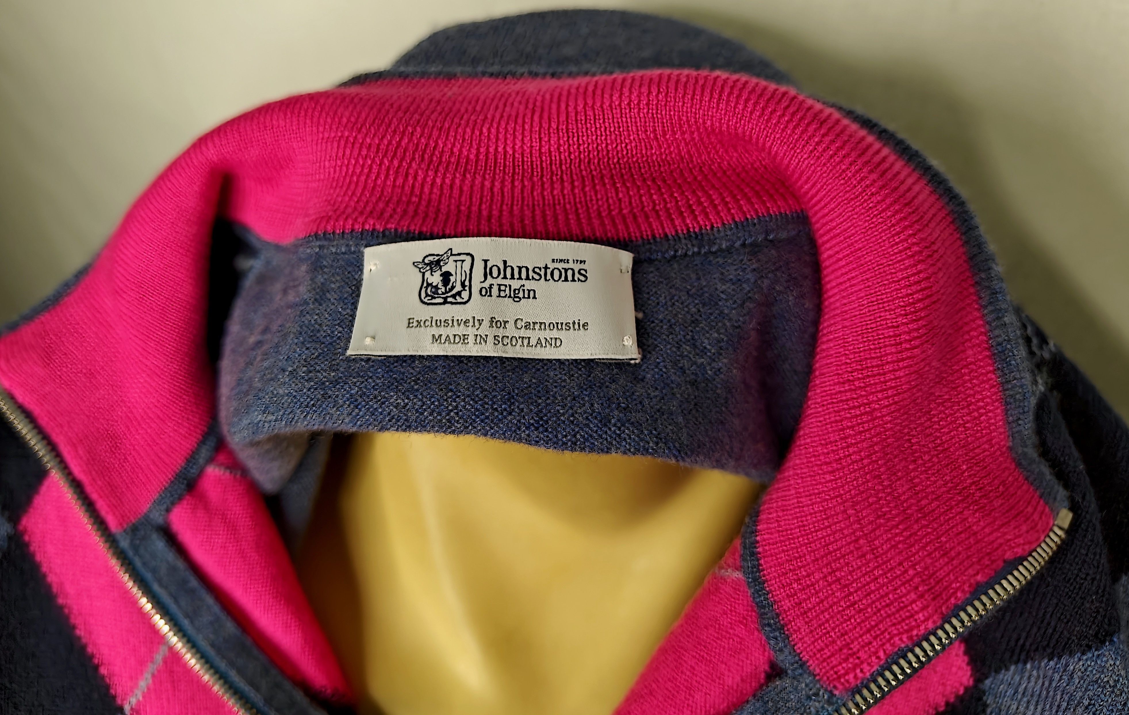 Johnstons Of Elgin Johnstons of Elgin wool gray pink 1/4 zip argyle sweater Size US L / EU 52-54 / 3 - 6 Thumbnail