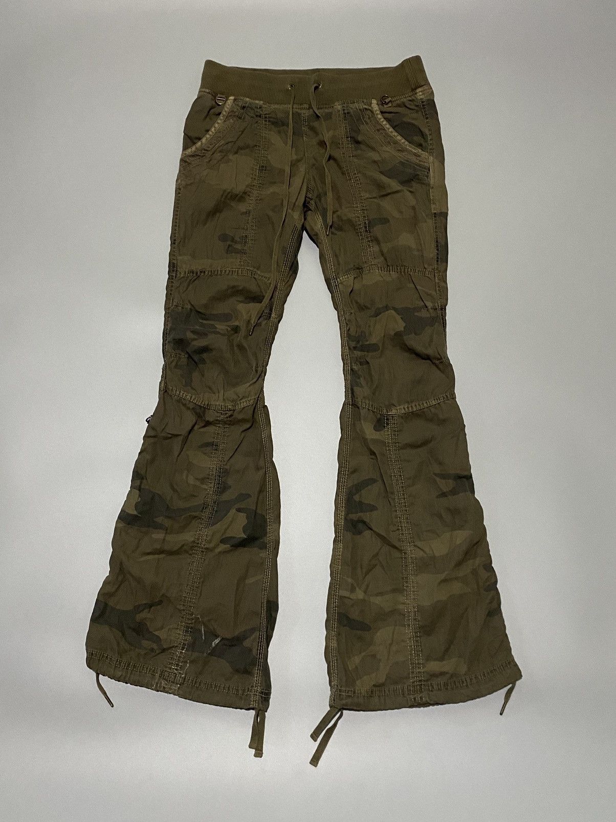 パンツ grunge flare cargo pants goa lgb Yahoo!オークション - 00s G.O.A Parachute Flared Cargo Pants