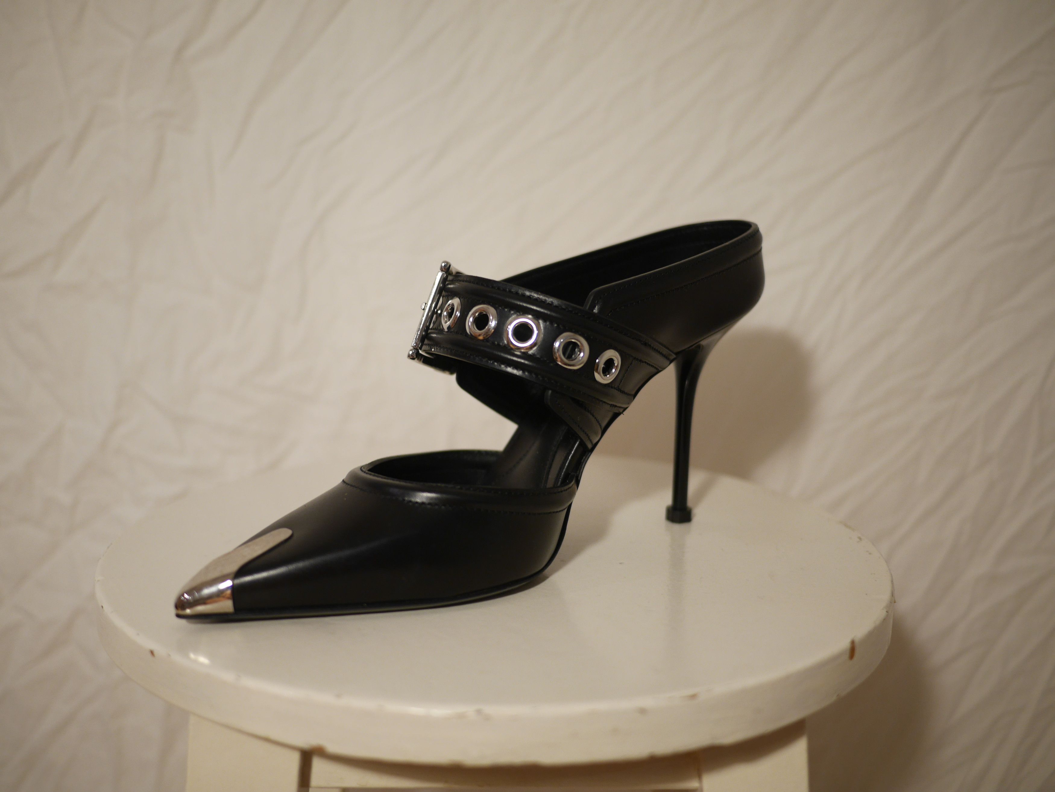 Alexander McQueen ALEXANDER MCQUEEN WESTERN BUCKLE MULE HEELS Size US 8 / IT 38 - 6 Thumbnail