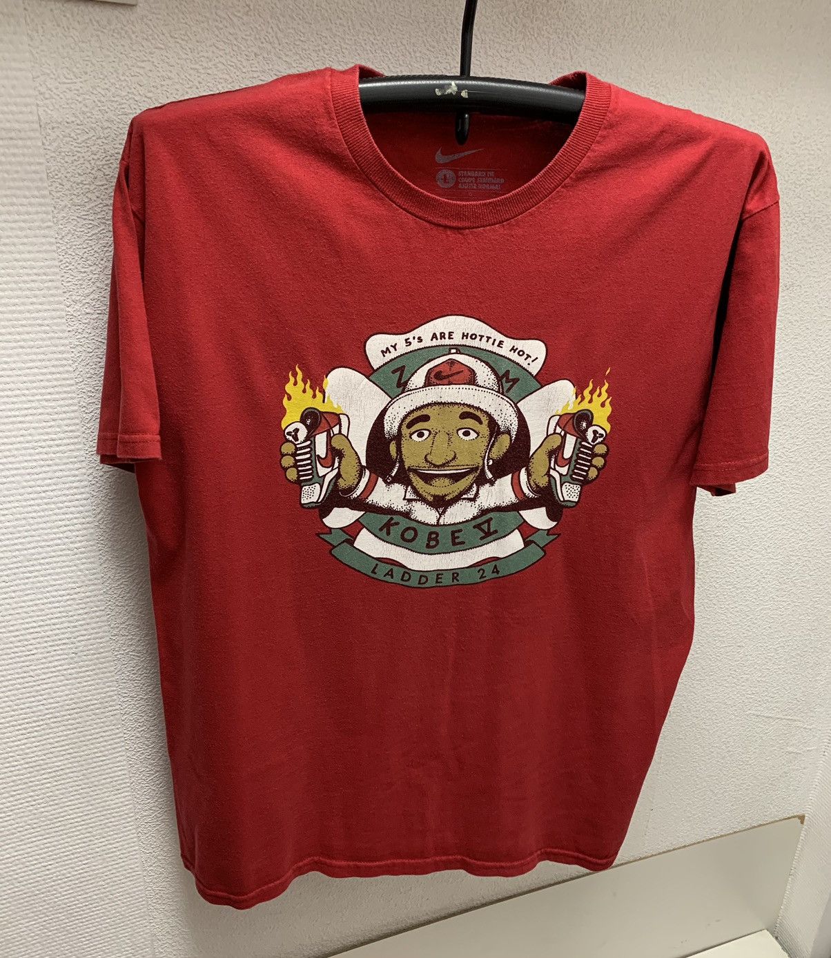 Nike Nike Kobe Brayant 24 my 5s are hot vintage t-shirt L sz shaq Size US L / EU 52-54 / 3 - 1 Thumbnail