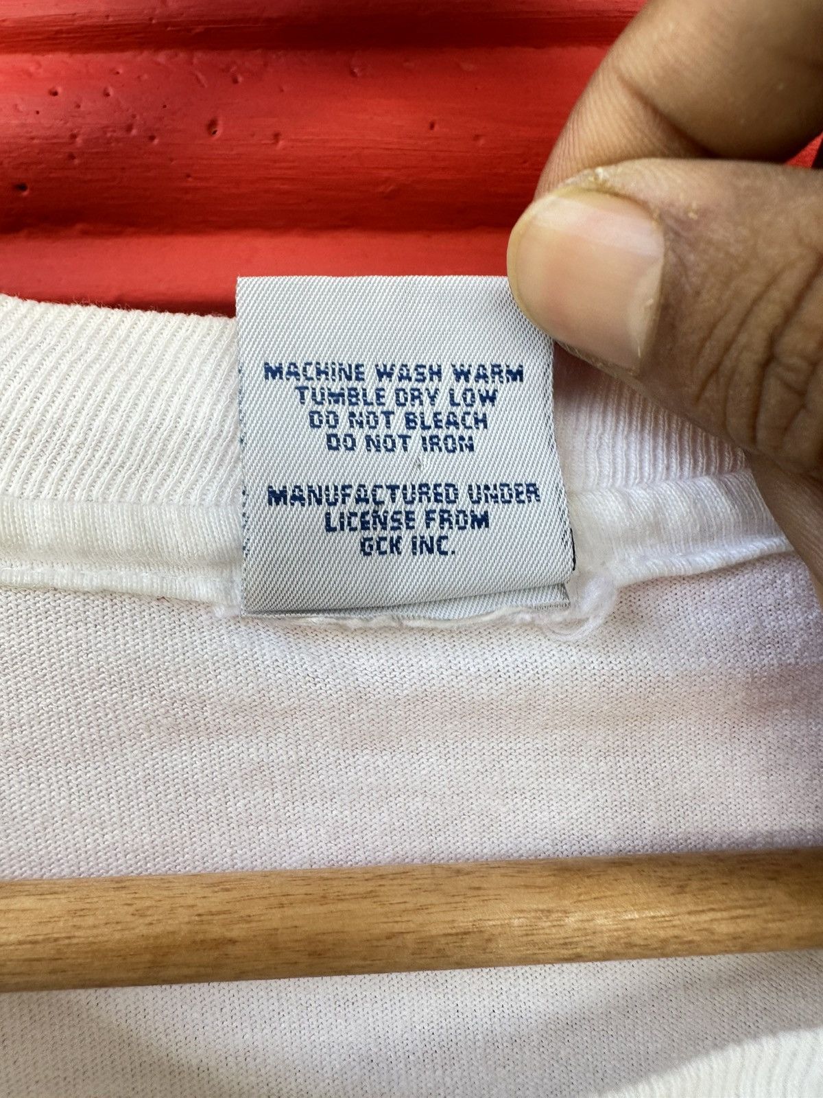 Vintage Vintage 90s Gold’s Gym Hawaii Tee Size US L / EU 52-54 / 3 - 6 Thumbnail