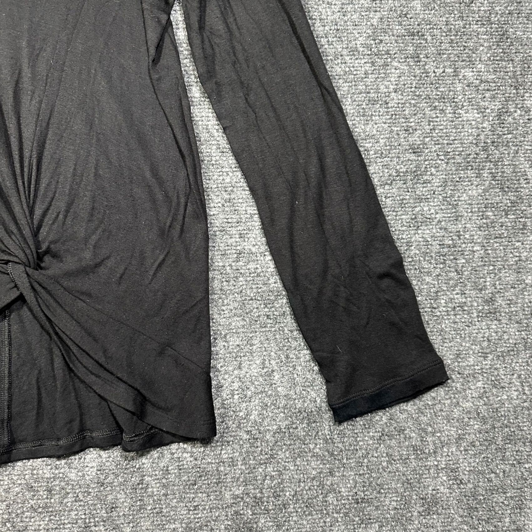 Vintage CAbi Womens Shirt Small Black Stretch Twisted Hem Long Sleeve Reveal Tee 3801 Size S / US 4 / IT 40 - 3 Thumbnail