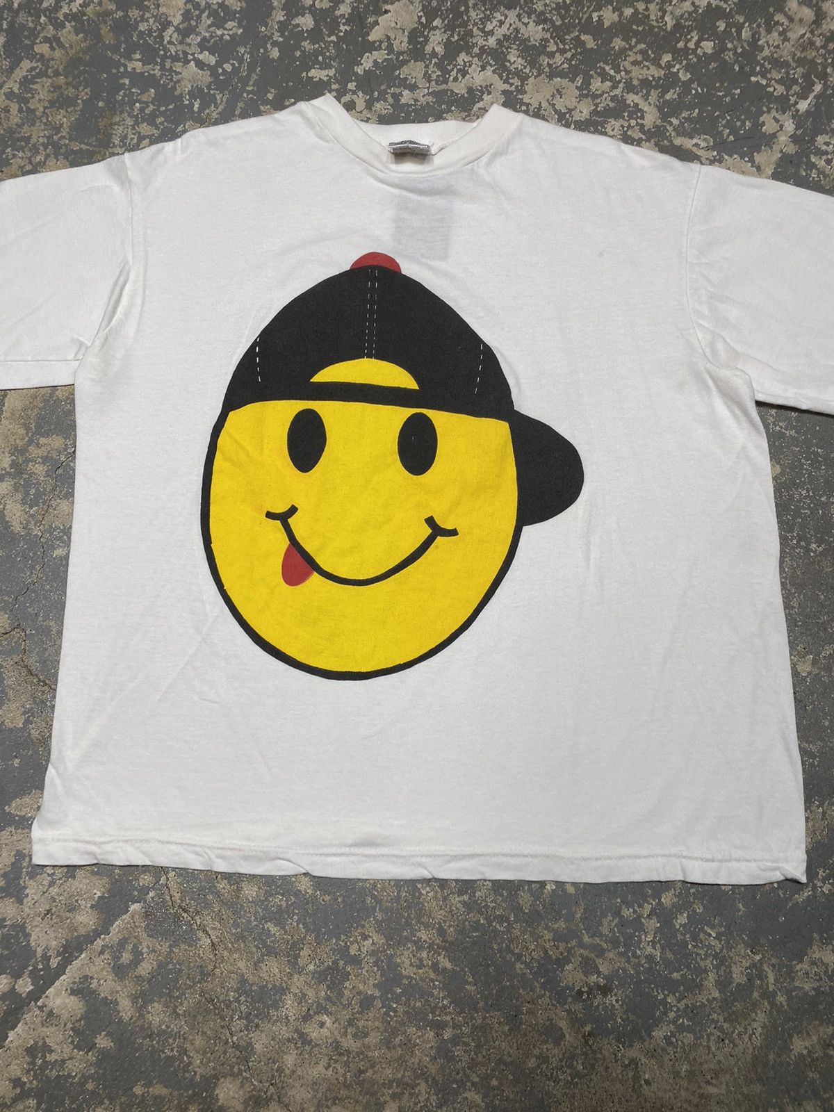 Japanese Brand × Vintage Vintage Smiley Face Hat Funny Tongue 90s New Tshirt Size US L / EU 52-54 / 3 - 7 Thumbnail