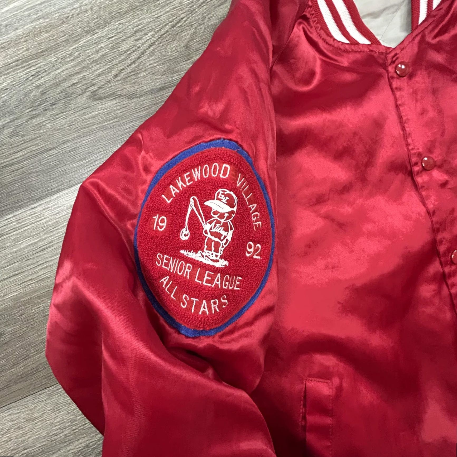 Vintage VINTAGE Hartwell Jacket Mens Medium Red Satin Baseball 90s 1992 MLB Lakewood Village Little League Embroidered Logo Pockets Snap Front Size US M / EU 48-50 / 2 - 3 Thumbnail