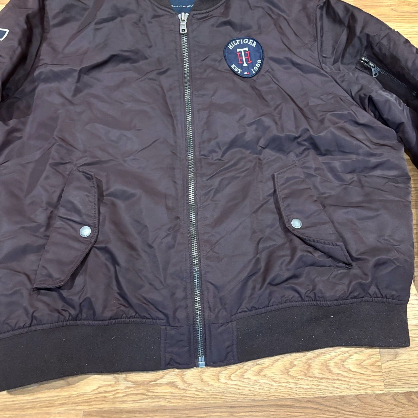Tommy Hilfiger Tommy Hilfiger Bomber Jacket Coat Satin Brown 85 Patch Men’s Size XXL Regular Quilted Lined Zip Casual Vintage No Size US XXL / EU 58 / 5 - 4 Thumbnail