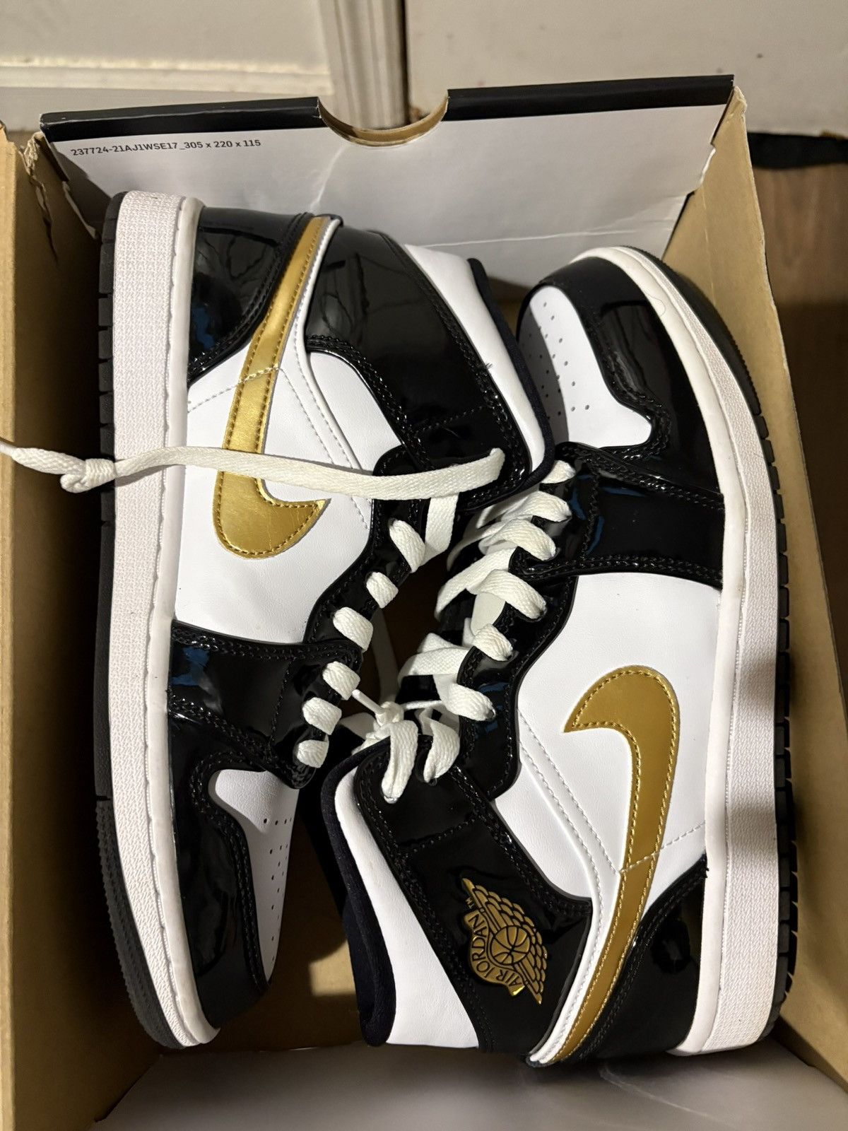 Jordan Brand Jordan 1s mid SE Size US 8 / EU 41 - 3 Thumbnail