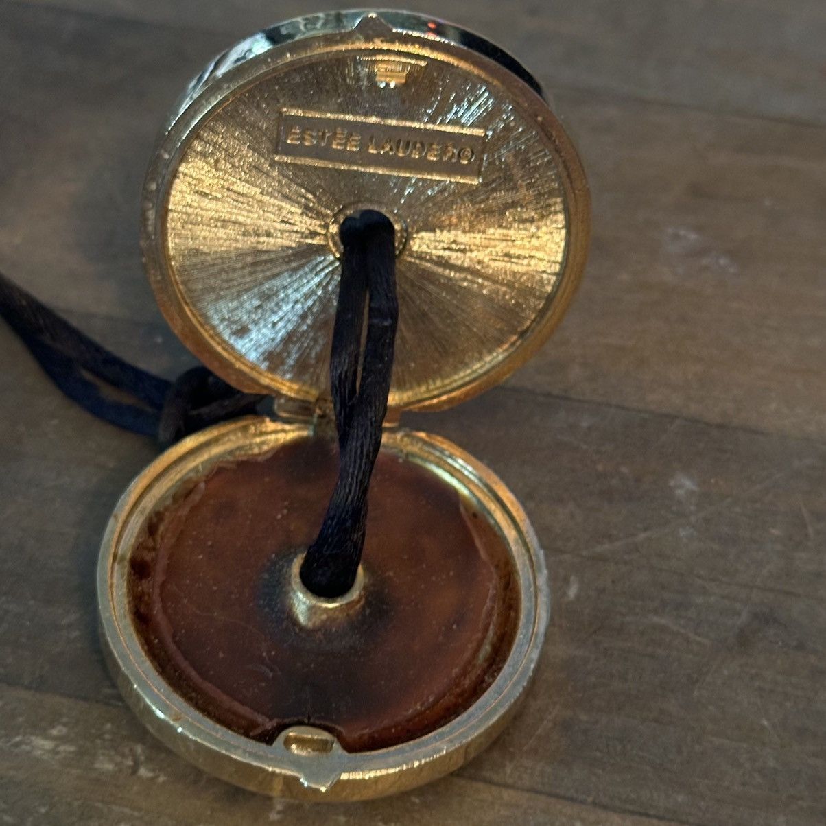Other × Vintage Vintage Estée Lauder Good Wishes Cinnabar perfume necklace Size ONE SIZE - 5 Thumbnail