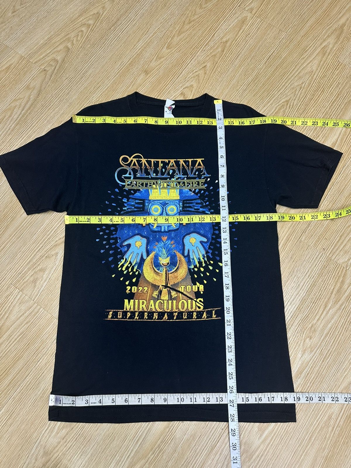 Band Tees Santana Earthind & Fire 2022 Tour Tshirt A561 Size US M / EU 48-50 / 2 - 5 Thumbnail