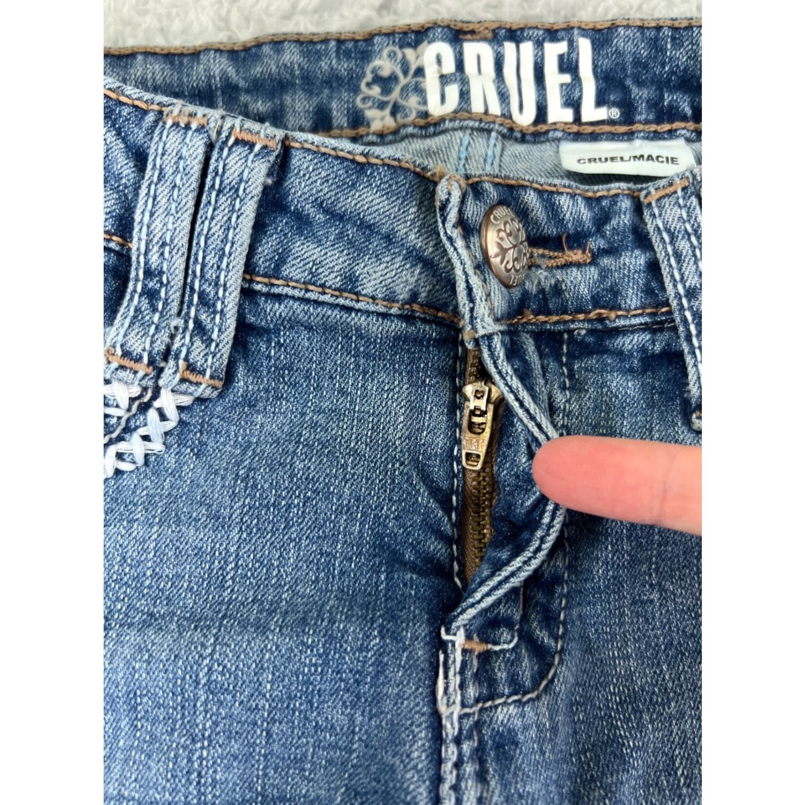 Vintage Cruel Girl Jeans Womens 3 Blue Denim Flared Slim Low Rise 27x31 Distressed 5-Pocket Cotton Blend Machine Washable Size 26" / US 2 / IT 38 - 5 Thumbnail