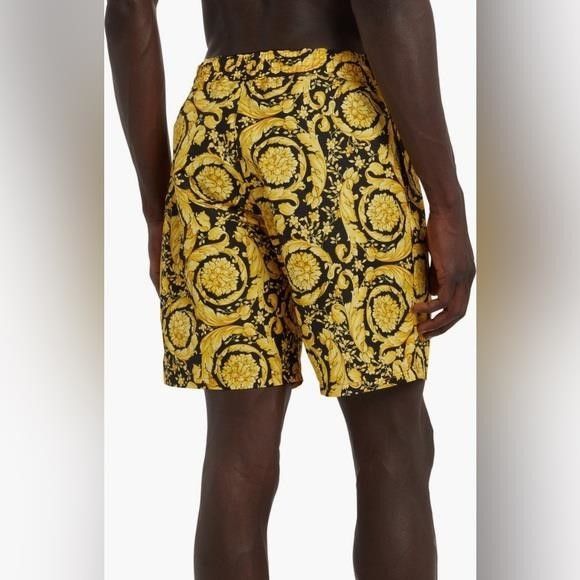 Versace New Authentic Versace Men Shorts Size 5 Size US 29 - 2 Thumbnail