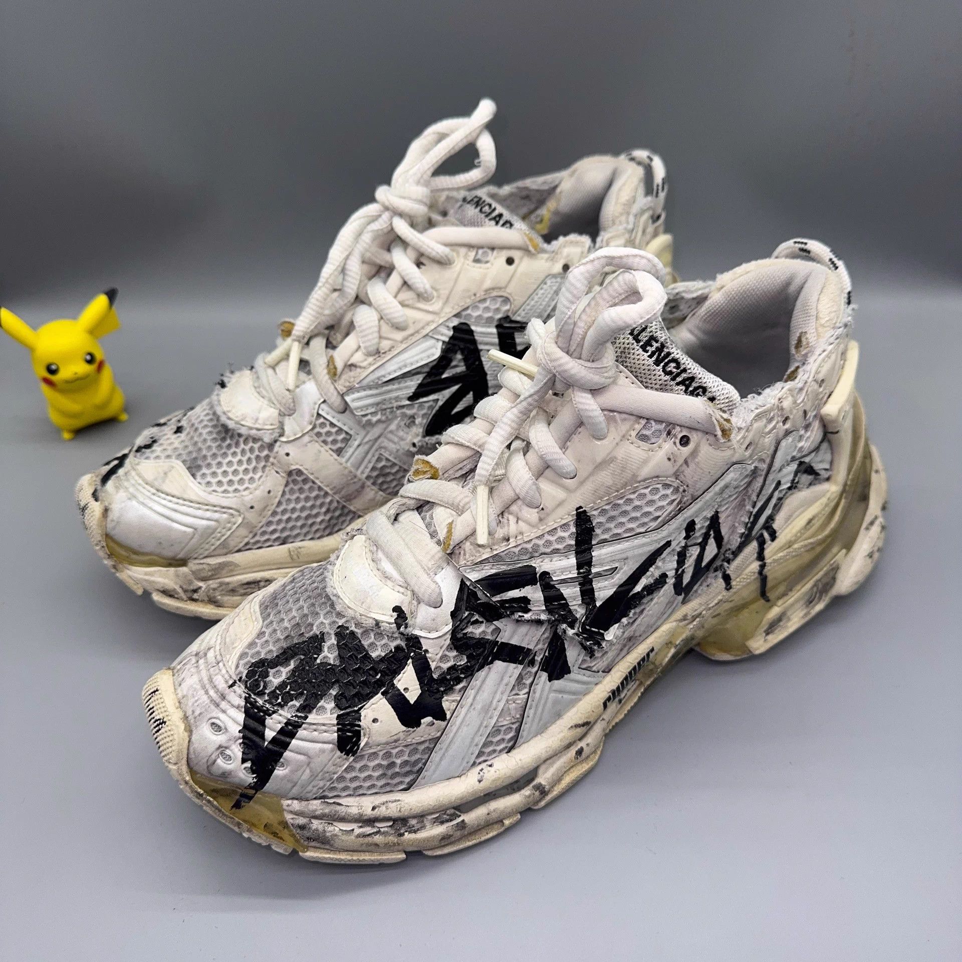 Balenciaga Balenciaga Runner Graffiti Distressed White/Black Size US 8 / EU 41 - 1 Thumbnail