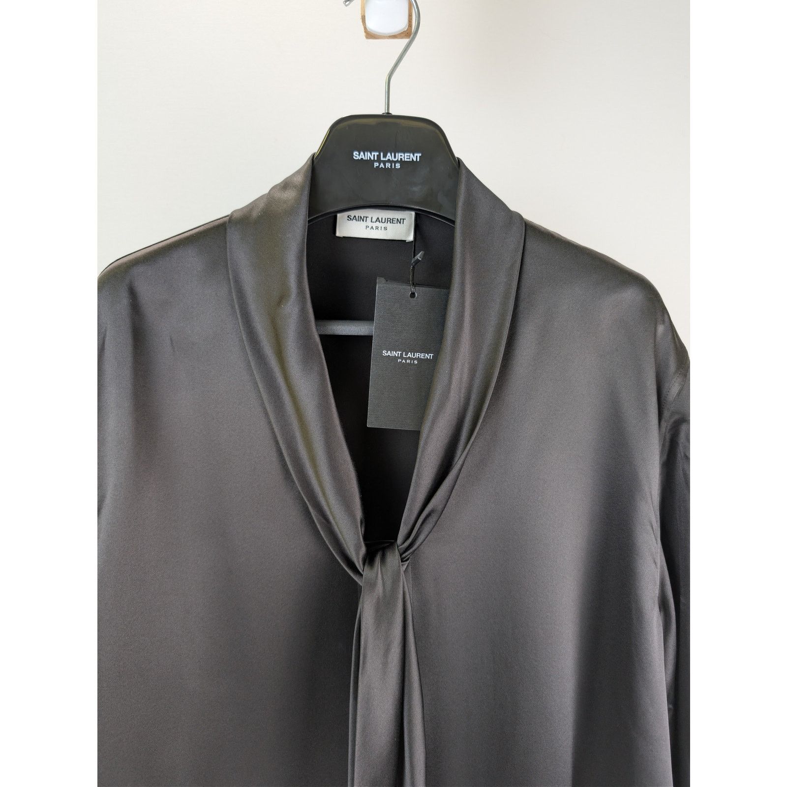 Saint Laurent Paris o1rshd1 silk shirt with a bow at the neck in Black Size US S / EU 44-46 / 1 - 7 Thumbnail