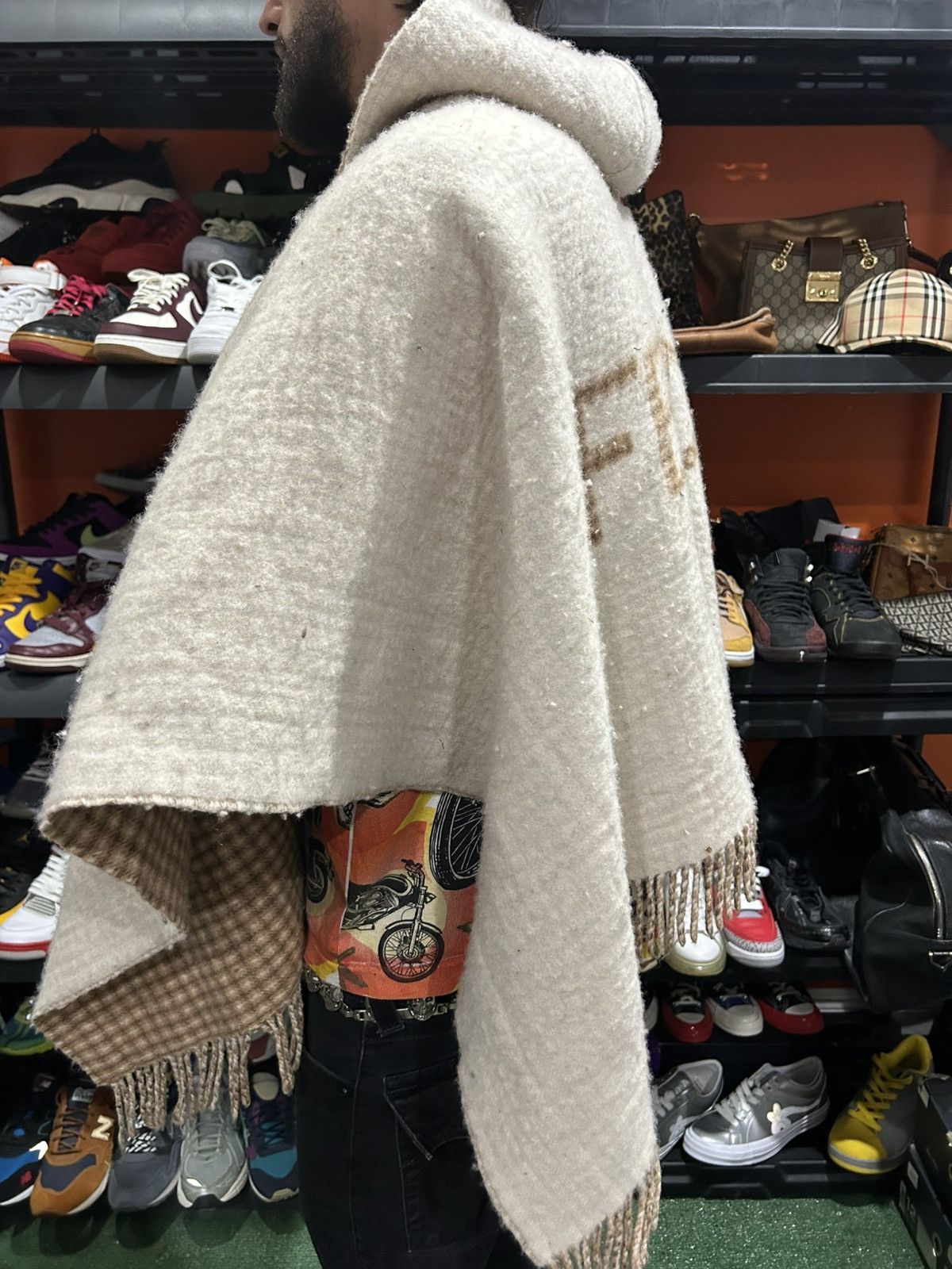 Fendi Fendi Logo cashmere wool poncho Size US XL / EU 56 / 4 - 3 Thumbnail