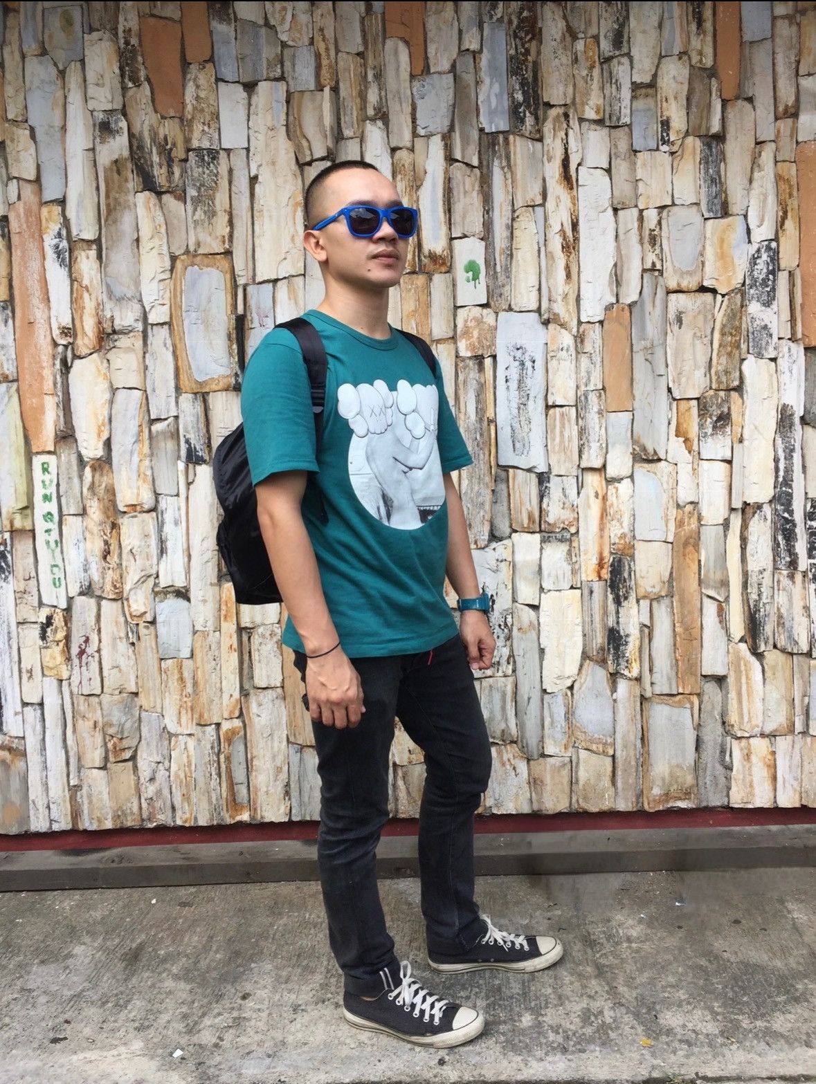 Kaws Originalfake kaws tee Size US M / EU 48-50 / 2 - 8 Thumbnail